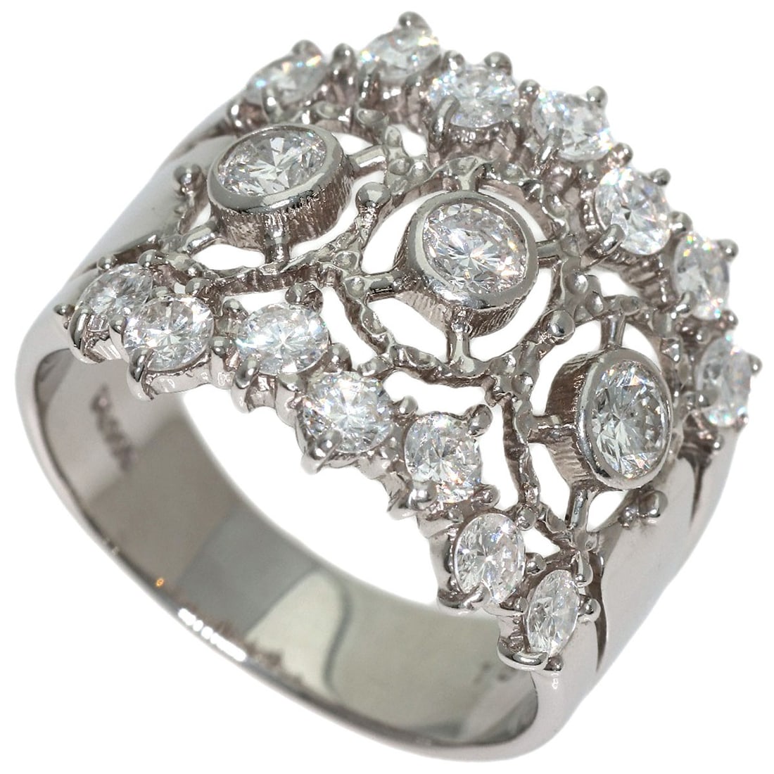 1.51Ct Diamond Ring Platinum Pt900 9.58G: 1.51Ct Diamond Ring Platinum Pt900 9.58G The 1.51ct Diamond Ring in Platinum PT900 is a striking piece featuring a high-quality diamond set in a platinum band. Its silver metal exterior and platinum p