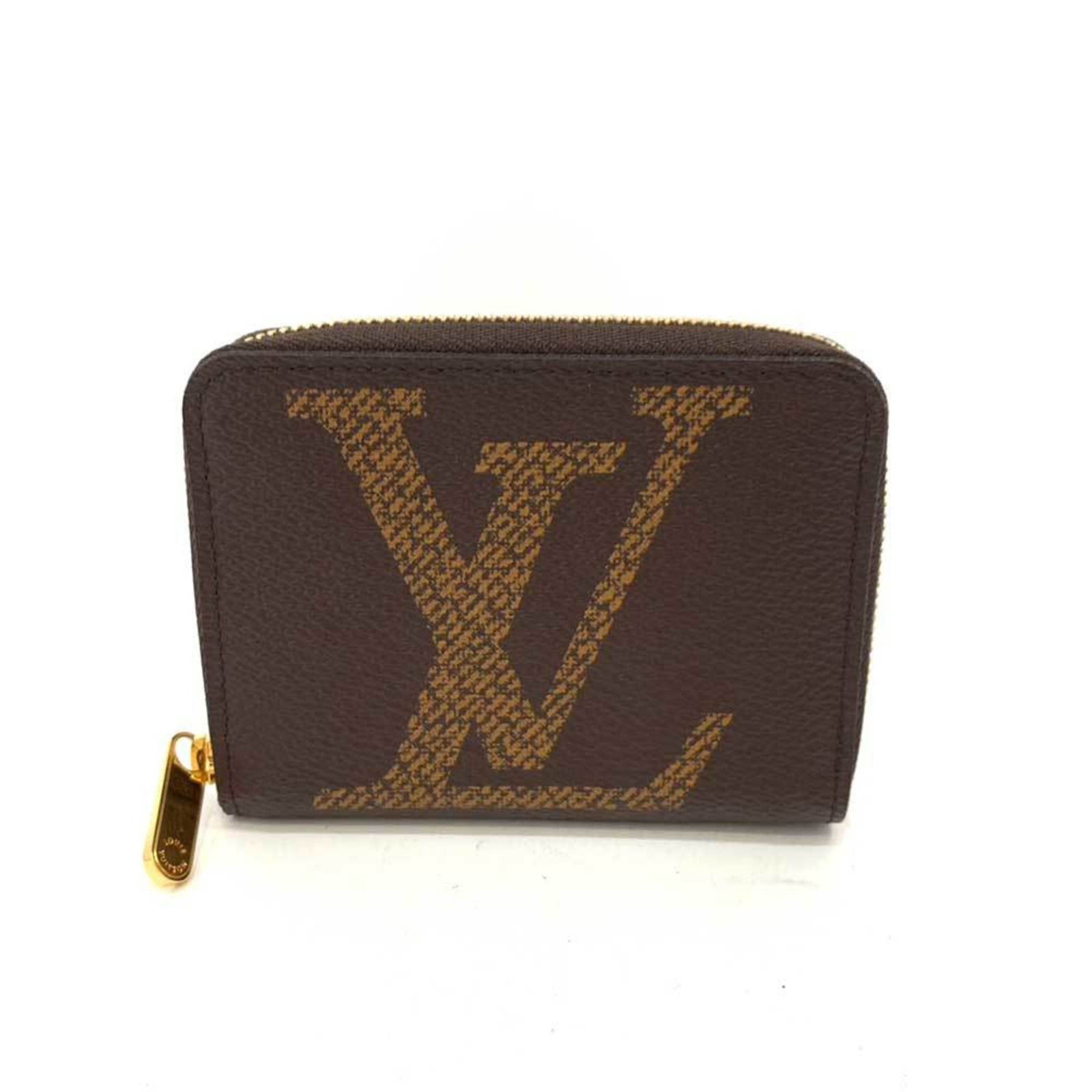 Louis Vuitton Coin Purse/ Coin Case: Louis Vuitton Coin Purse/ Coin Case Brown Louis Vuitton Coin Purse with Zipper Closure, Includes Dust Bag. Made from high-quality materials, this coin purse features a classic design with a 8.5cm x