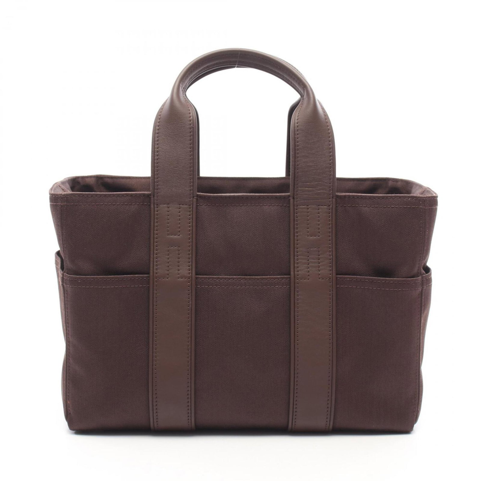 Toile Chevron Leather Handbag Hermes: Toile Chevron Leather Handbag Hermes Toile Chevron Leather Handbag by Hermes features a unique design with iconic Toile chevron pattern, crafted from high-quality leather. The bag measures 20cm x