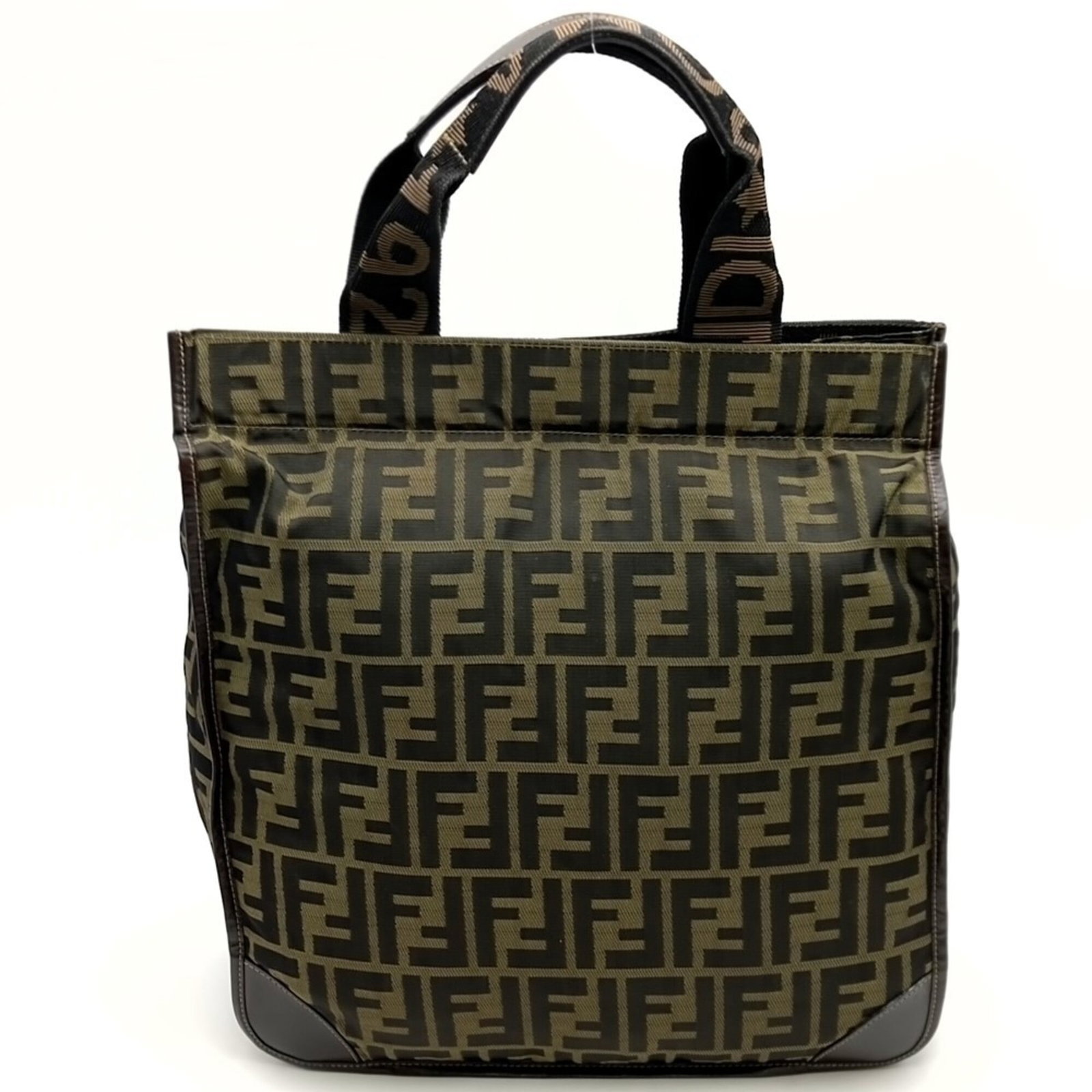 Fendi Handbag Tote Bag Zucca: Fendi Handbag Tote Bag Zucca Zucca material gives this Fendi Handbag Tote Bag its unique texture and appearance. The brown color adds a touch of earthy elegance, while the 31cm x 30cm x 9cm