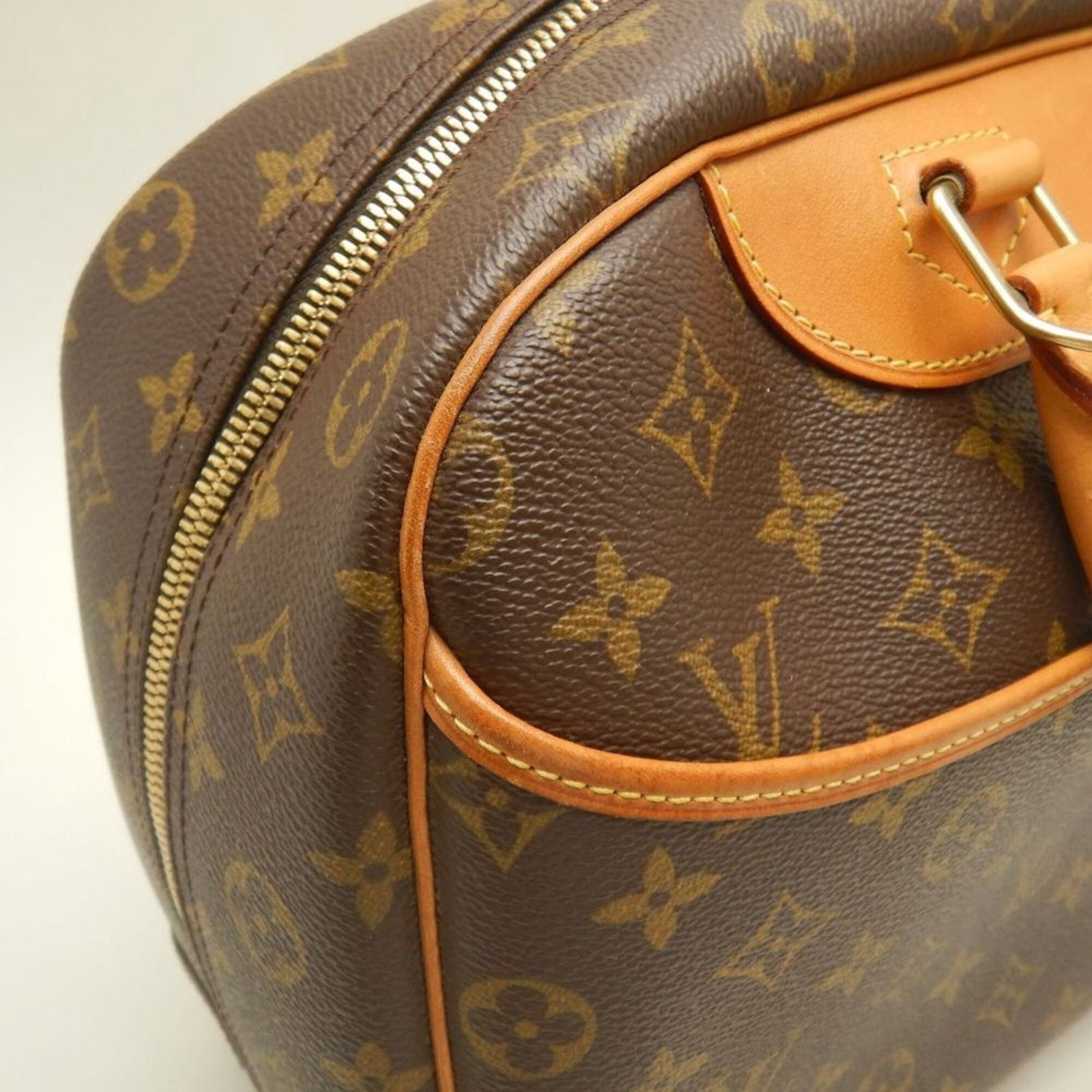 Louis Vuitton Monogram Handbag - 11