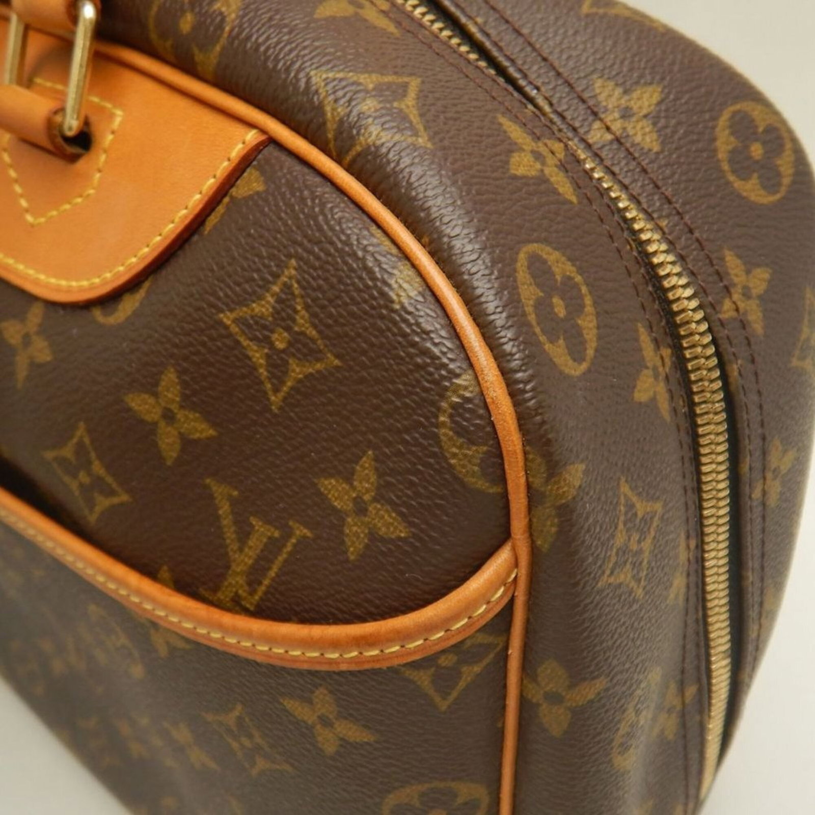 Louis Vuitton Monogram Handbag - 12