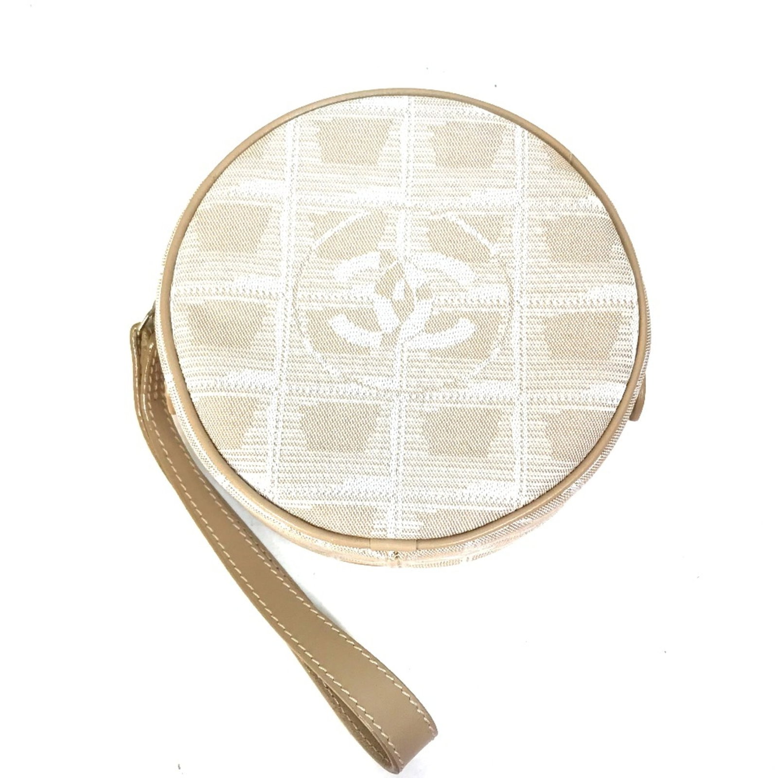 Cloth Pouch Chanel: Cloth Pouch Chanel This authentic Chanel cloth pouch features a classic design with a timeless beige color. Made from high-quality cloth, it measures 12cm x 12cm x 5cm and boasts a sleek, compact size
