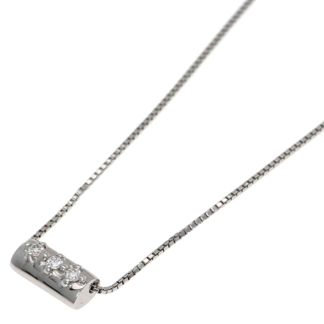 Diamantissima Necklace Gucci Diamond K18 White Gold: Diamantissima Necklace Gucci Diamond K18 White Gold K18 White Gold and Diamond Necklace from GUCCI. This 16.1inch necklace showcases a diamond main stone set in K18 White Gold, a rare and premium meta