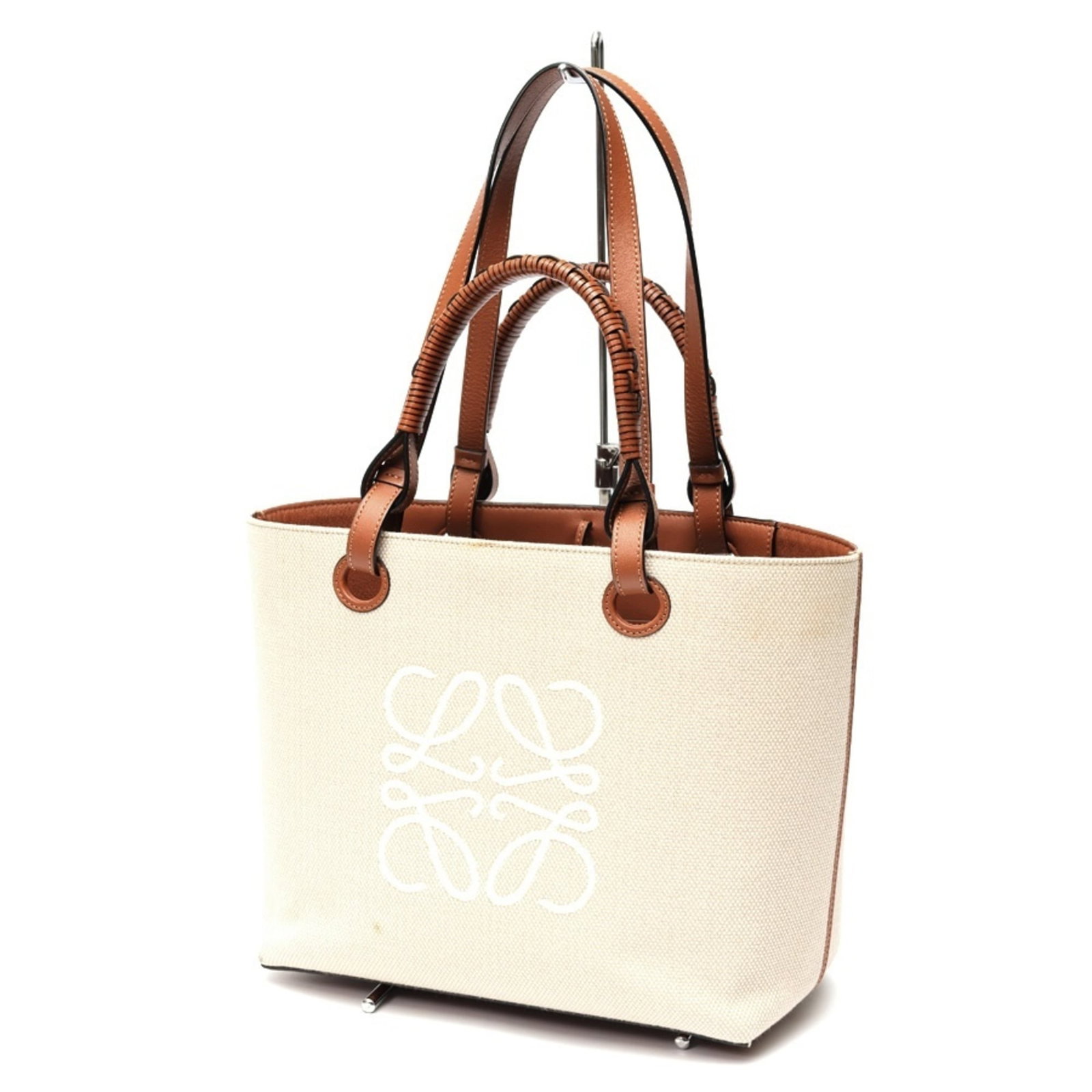 Jacquard Leather Tote Bag Loewe: Jacquard Leather Tote Bag Loewe Jacquard leather tote bag from Loewe, crafted from high-quality calfskin, features a classic design with a timeless beige color. Measuring 25cm x 29cm x 14cm, this