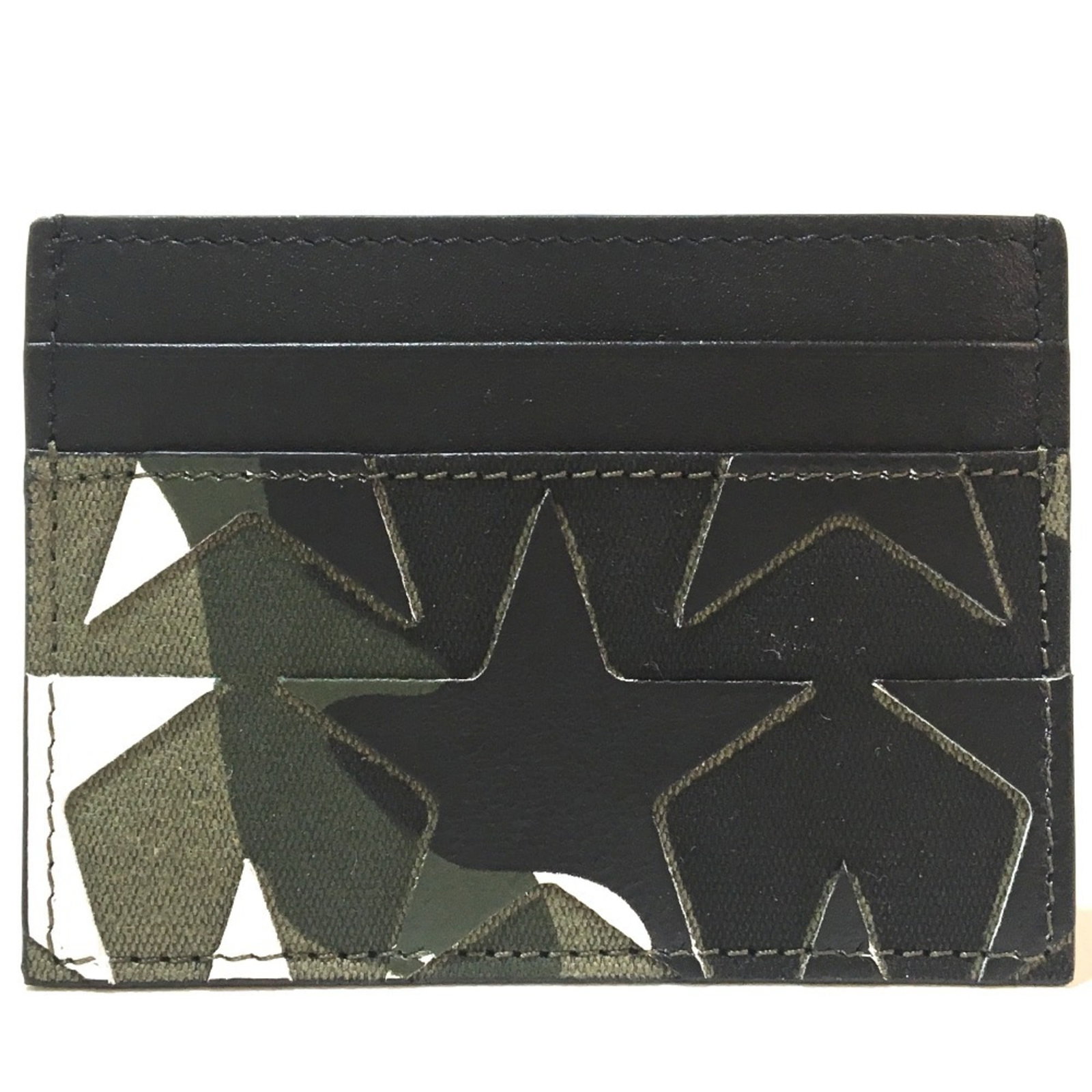 Canvas Business Card Case Valentino Garavani: Canvas Business Card Case Valentino Garavani Canvas Business Card Case Valentino Garavani is made from high-quality canvas material and features a camouflage design. The case has an open inner pocket 