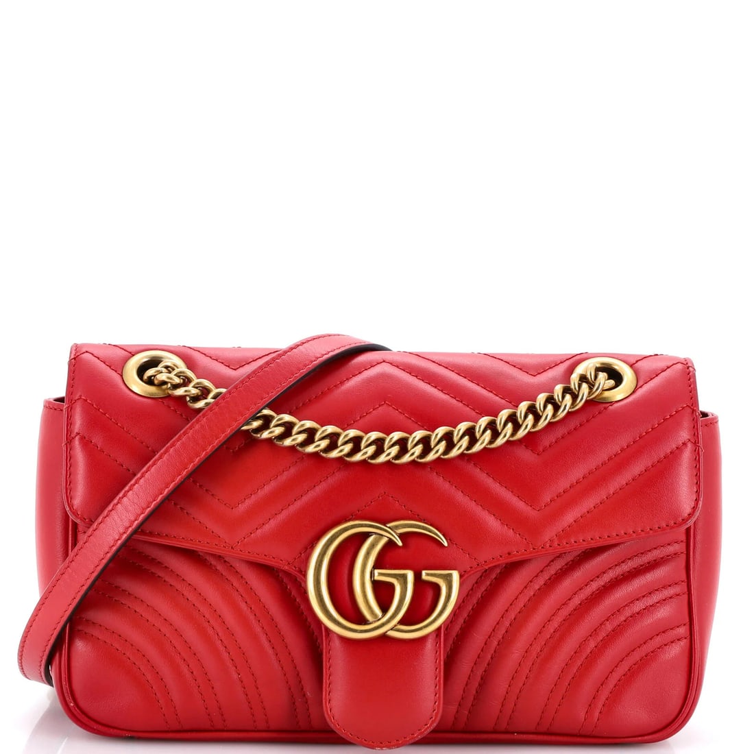 Marmont Matelasse Medium Leather Bag Flap Gucci GG: Marmont Matelasse Medium Leather Bag Flap Gucci GG Red Marmont Matelasse Medium Leather Gucci GG Flap Bag with gold hardware, featuring a classic shoulder design and neutral interior, available in