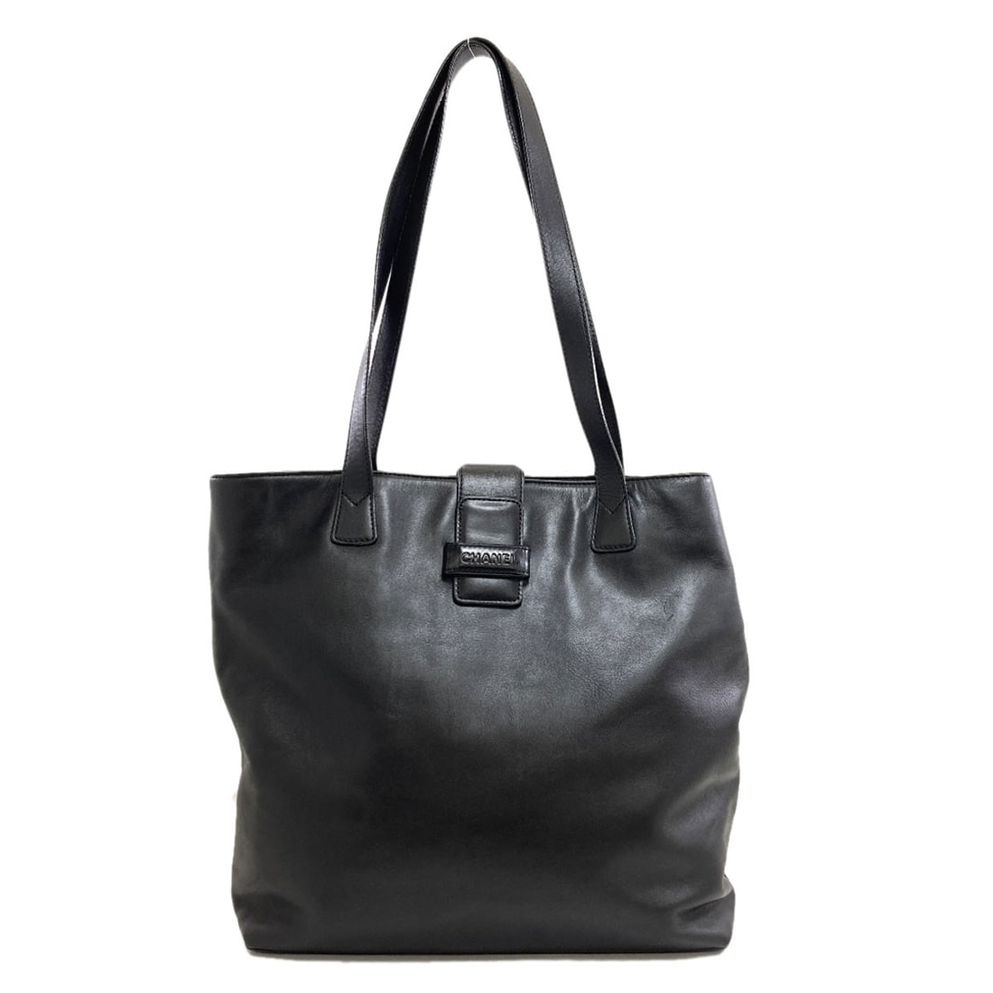 Calf Tote Bag Chanel: Calf Tote Bag Chanel Black Calf Tote Bag from CHANEL. Made from high-quality Calf material, this classic tote bag features a timeless design that exudes sophistication and elegance. Its sleek black