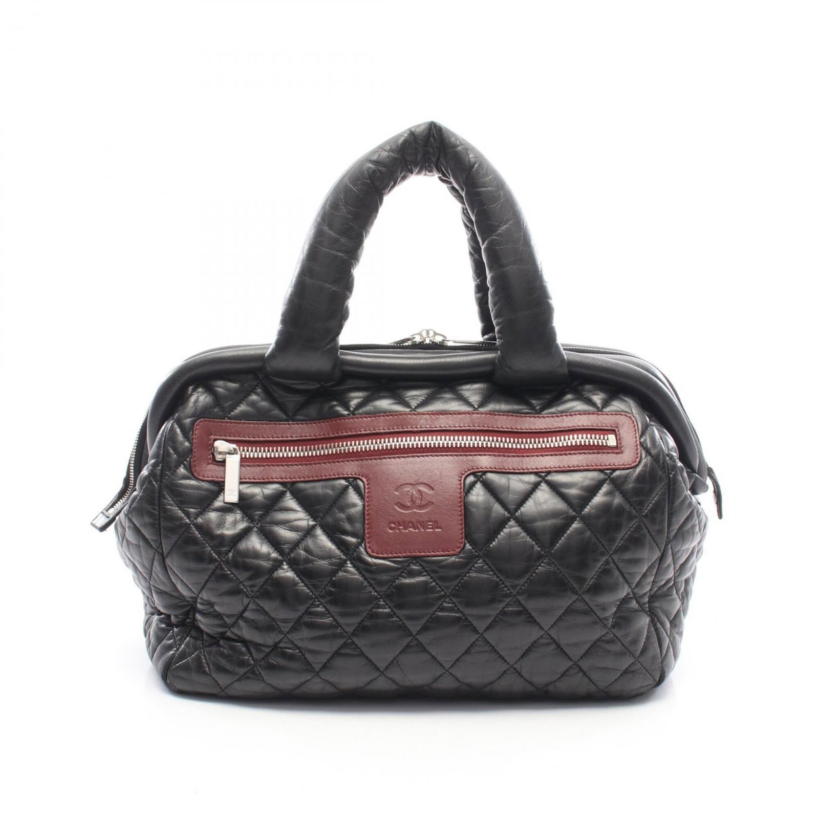Chanel Handbag Leather Tote: Chanel Handbag Leather Tote The Chanel Handbag Leather Tote is a stylish and sophisticated black leather tote bag made from lambskin, featuring silver hardware. Measuring 27cm x 34cm x 19cm, this