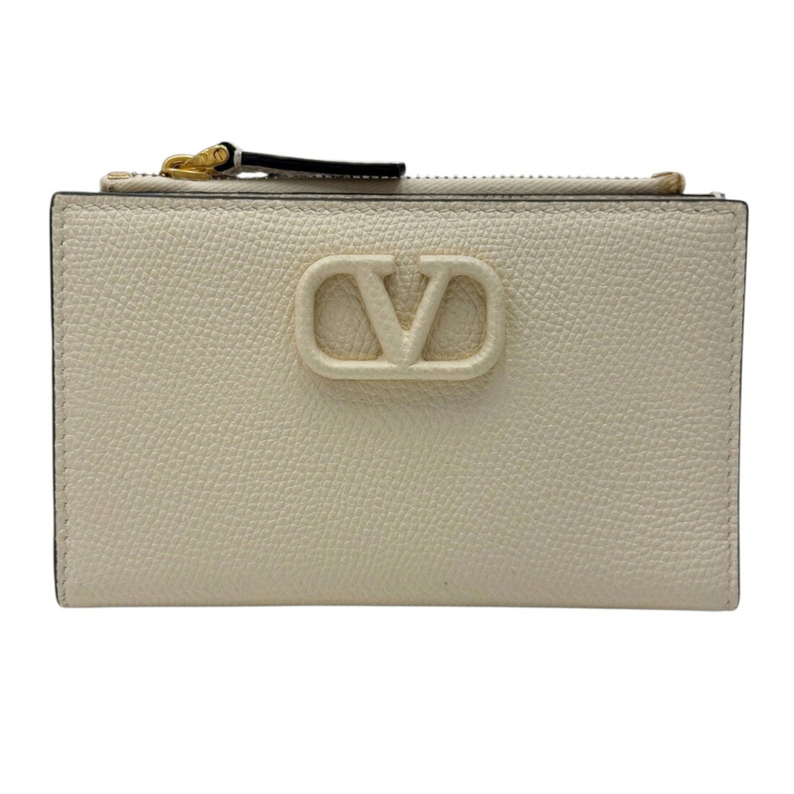 Valentino Card Case Leather: Valentino Card Case Leather Valentino Card Case Leather is made from high-quality leather, available in ivory color. The compact size of 8.5cm x 13.5cm x 1.5cm makes it a convenient accessory. Item