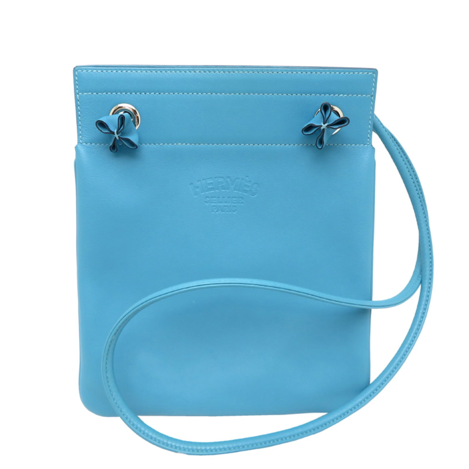 Hermes Leather Swift Shoulder Bag: Hermes Leather Swift Shoulder Bag Swiftly and stylishly, this Hermes Country of Origin: France Swift Leather shoulder bag in blue is a masterclass in understated elegance. Measuring 22.5cm x 19cm,