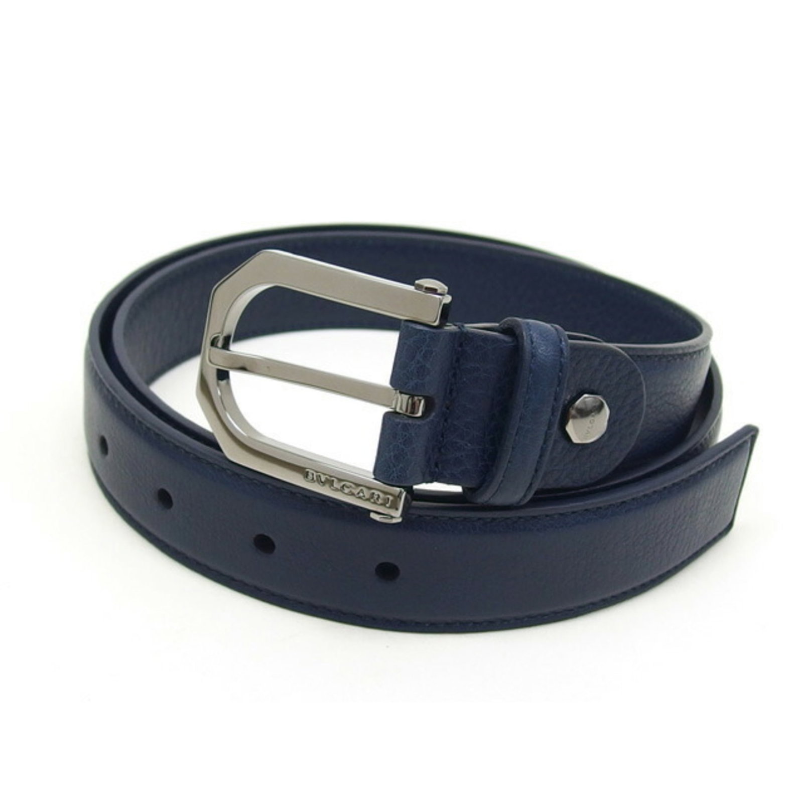 Bvlgari belt: Bvlgari belt Bvlgari's navy blue belt features a sleek 3cm width, making it a versatile accessory for everyday wear. The standard belt design from this renowned luxury brand is both understated and
