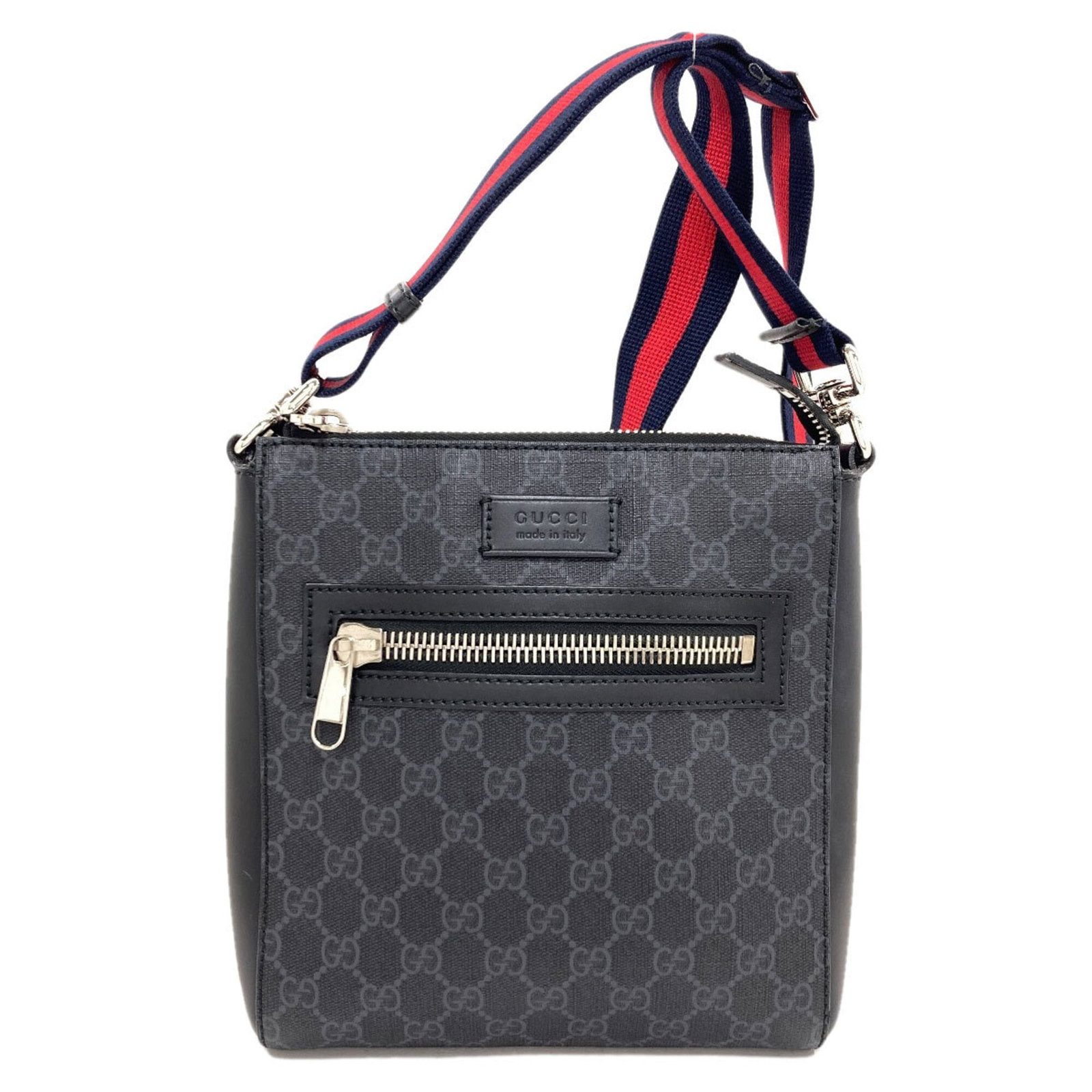 Shoulder Bag Pvc Gucci: Shoulder Bag Pvc Gucci This Gucci shoulder bag is made from PVC and features a sleek black design. The bag has a zipper closure and adjustable strap length, allowing for a comfortable fit. Its