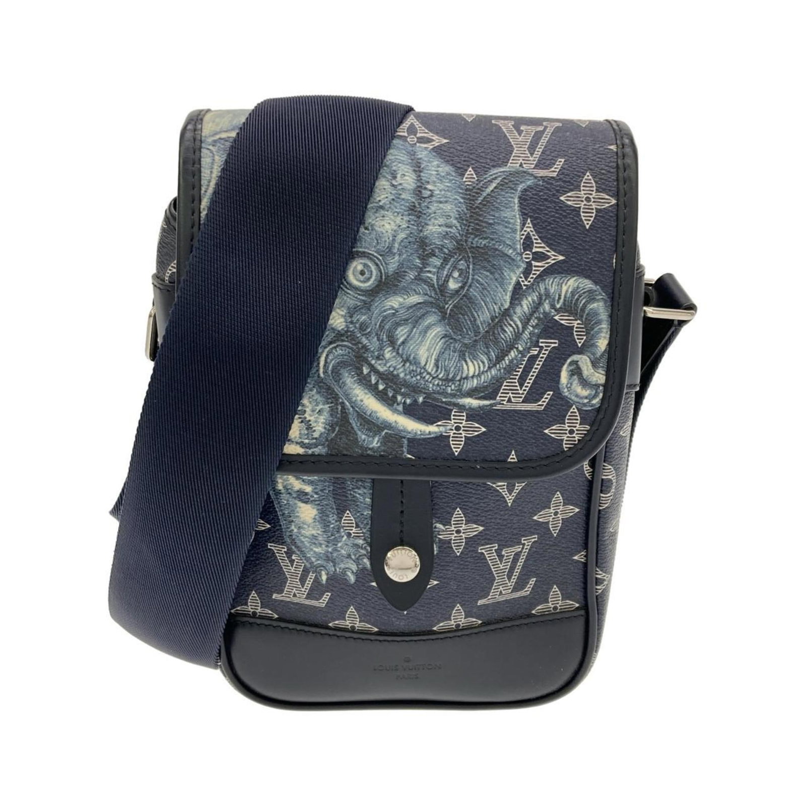 Canvas Coated Louis Vuitton Bag Shoulder: Canvas Coated Louis Vuitton Bag Shoulder Canvas Coated Louis Vuitton Bag Shoulder - A stylish and compact shoulder bag made from coated canvas, featuring silver hardware and a signature. Measuring
