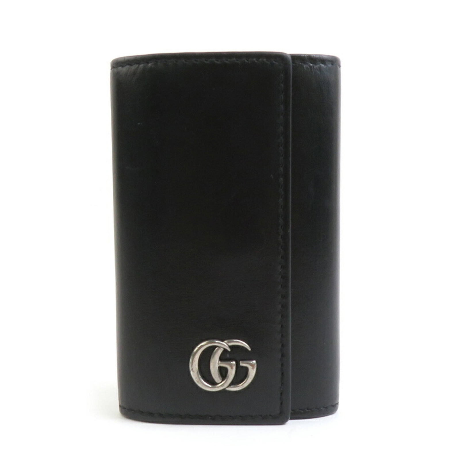 Keycase Leather Gucci: Keycase Leather Gucci Black leather keycase from Gucci, made in Italy, features a sleek 11cm x 6.5cm x 2cm design. Comes with a box, providing a convenient and stylish way to store small items. Item