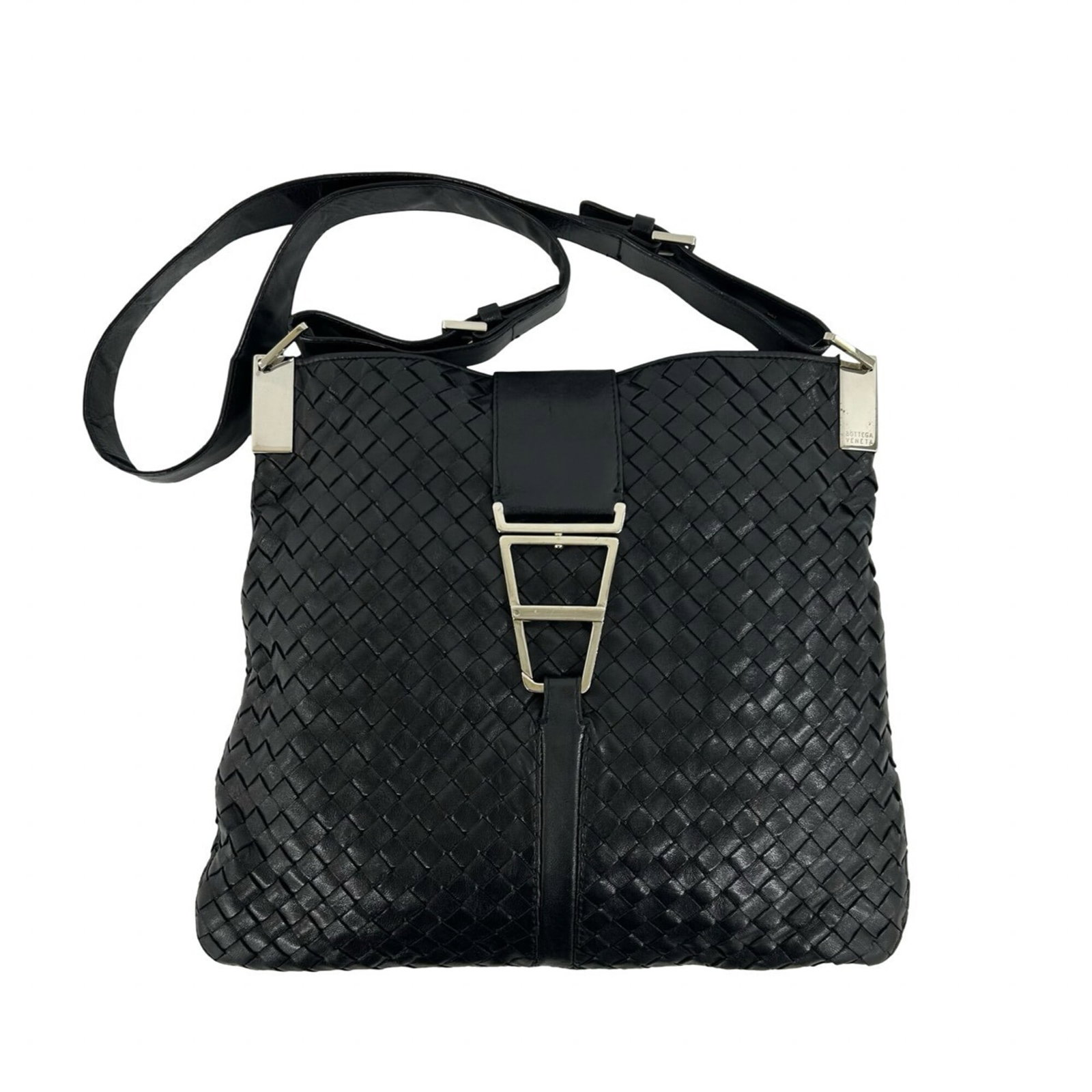 Shoulder Bag Leather Pochette Bottega Veneta: Shoulder Bag Leather Pochette Bottega Veneta Black Bottega Veneta leather pochette with a classic shoulder design, measuring 28cm x 31cm. This sleek and sophisticated bag features high-quality