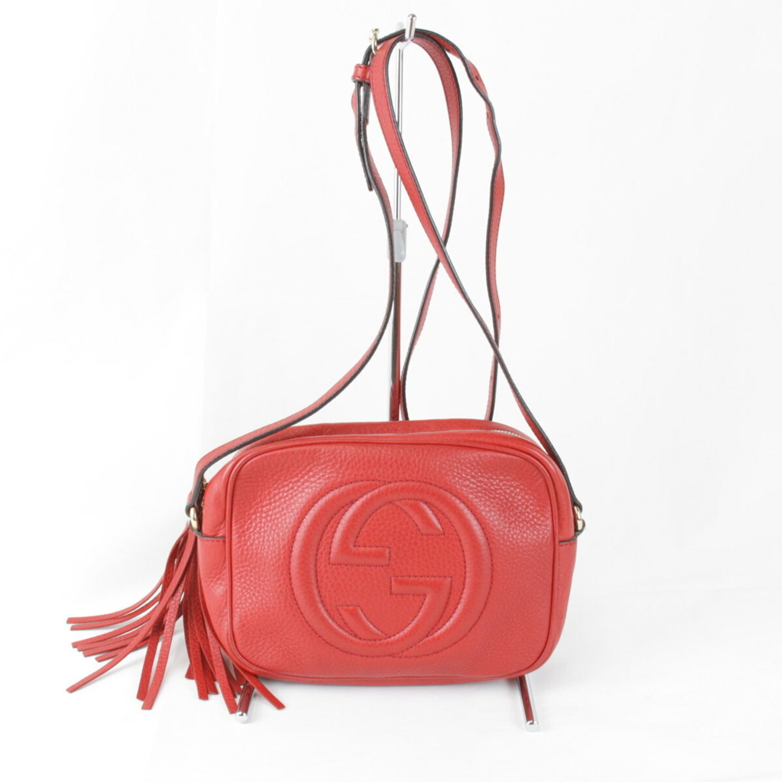 Shoulder Bag Leather: Shoulder Bag Leather Red leather shoulder bag from Gucci, measuring 17cm x 23cm x 6cm. This classic design features a bold red color and sleek, modern shape. Item Specifics: Brand: Gucci Type: Shoulde