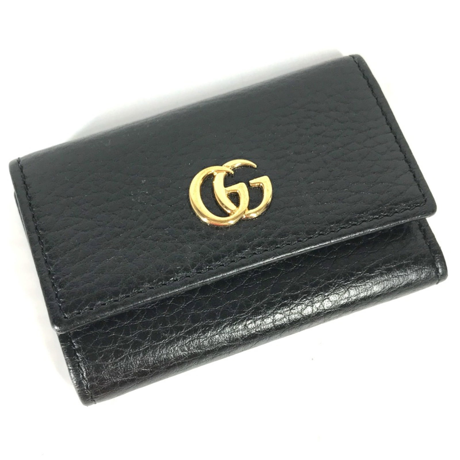 Keycase Leather Gucci: Keycase Leather Gucci Keycase Leather Gucci is made from genuine leather and features a sleek black design. The compact size, measuring 9.5cm x 6cm, makes it a convenient accessory. This Gucci keycase