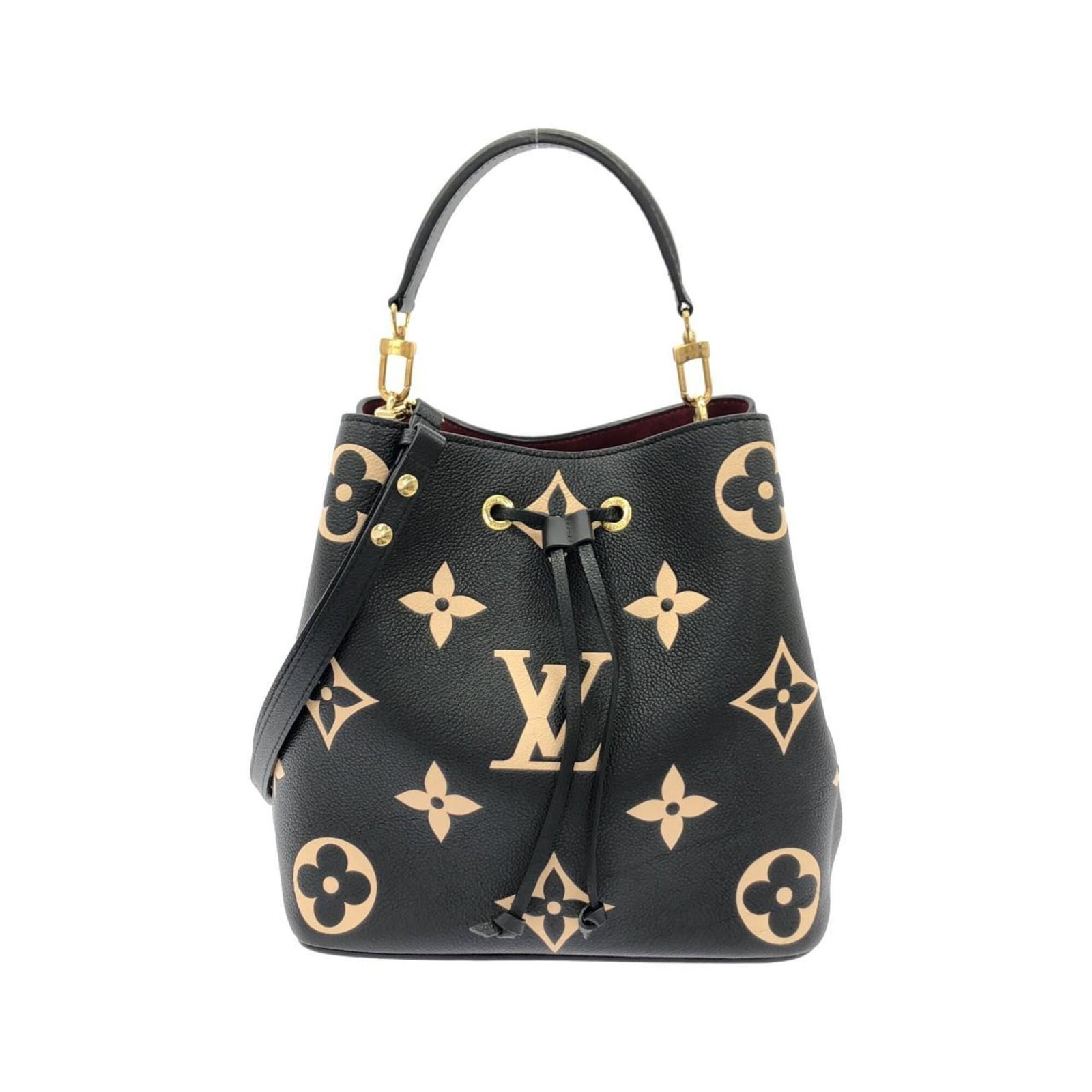 Shoulder Bag Leather Pouch Louis Vuitton: Shoulder Bag Leather Pouch Louis Vuitton Calf leather construction and gold hardware add a touch of sophistication to this Louis Vuitton shoulder bag leather pouch. With its classic beige and black