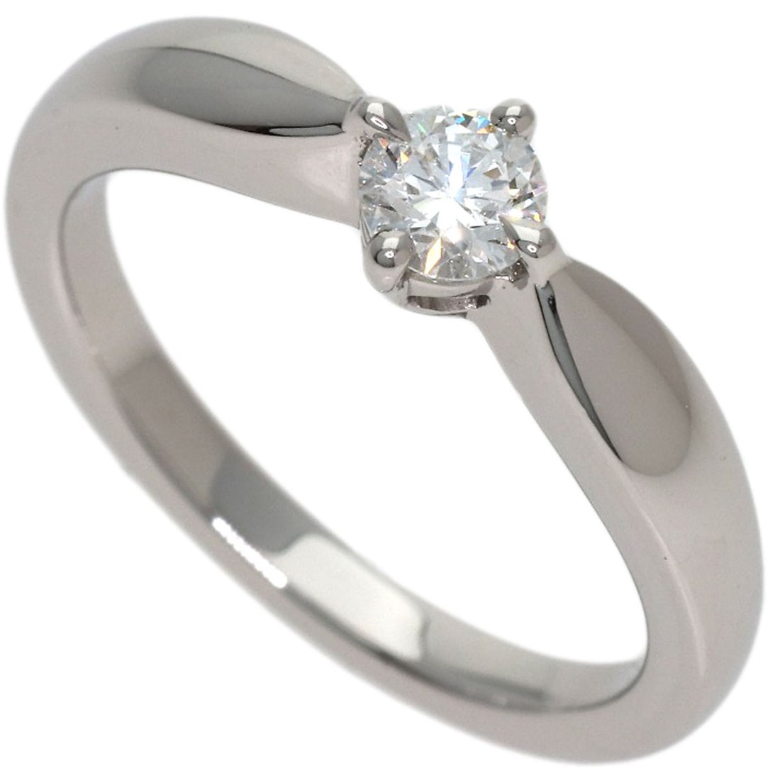 Bvlgari Dedi Carta A Venezia Diamond Ring Platinum Pt950: Bvlgari Dedi Carta A Venezia Diamond Ring Platinum Pt950 Bvlgari Dedi Carta A Venezia Diamond Ring Platinum Pt950 is a stunning silver-plated platinum ring featuring a diamond. The platinum Pt950