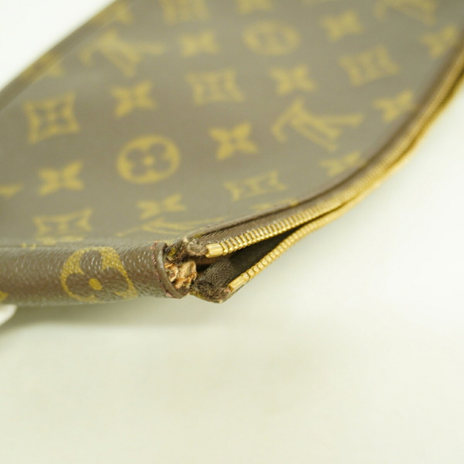Louis Vuitton Pouch - 7