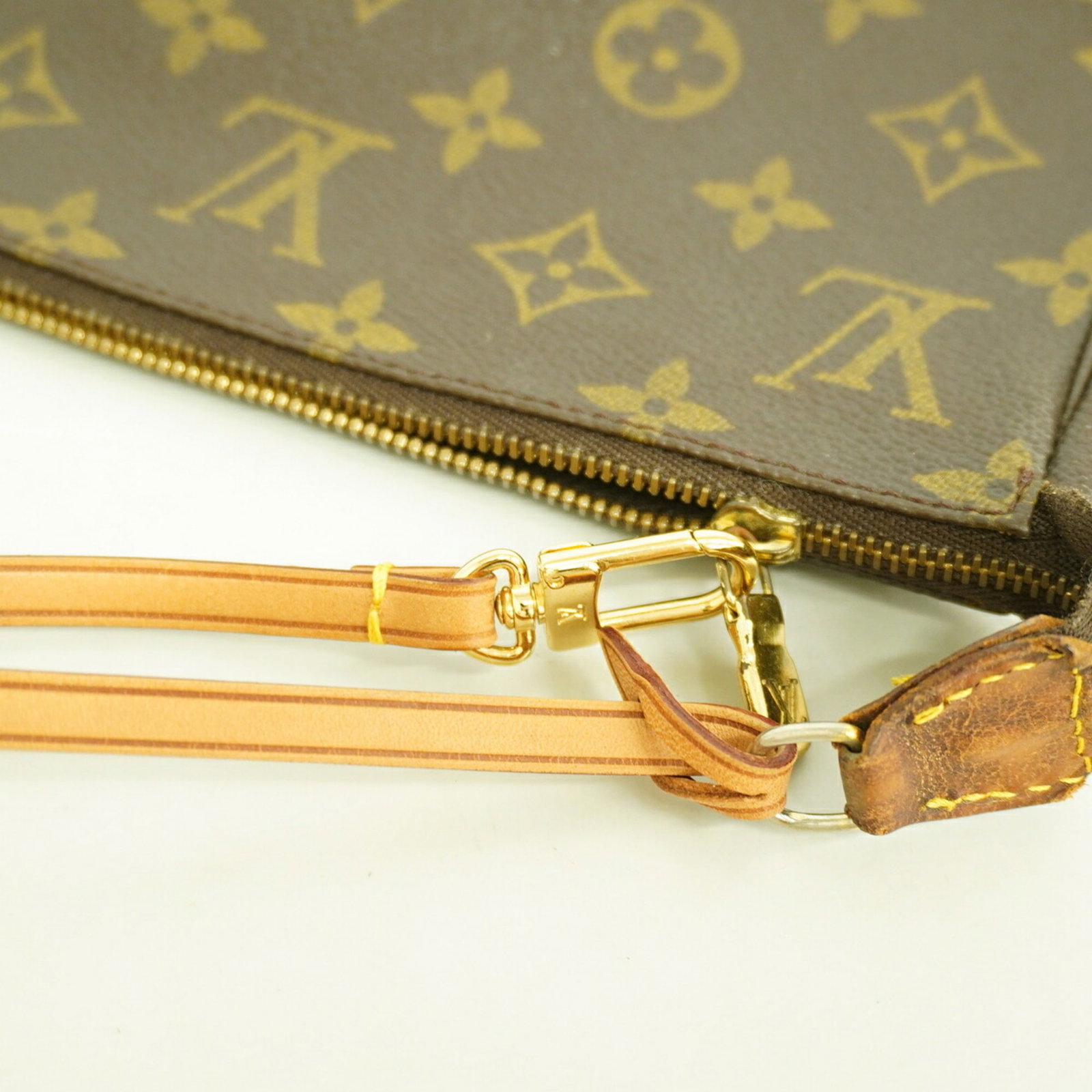 Louis Vuitton Pouch - 8