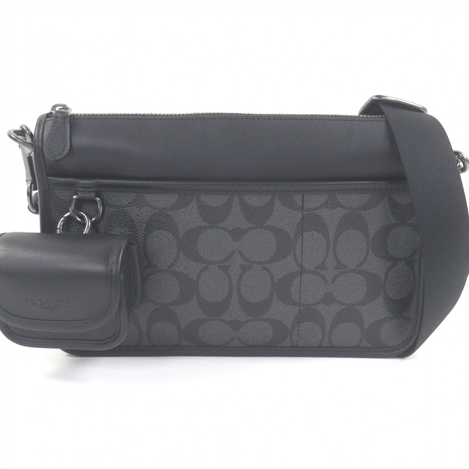 Shoulder bag leather pouch Coach: Shoulder bag leather pouch Coach Black leather shoulder bag with a sleek design, measuring 16cm x 24.5cm x 5cm. This Coach pouch features high-quality leather construction and a classic style that