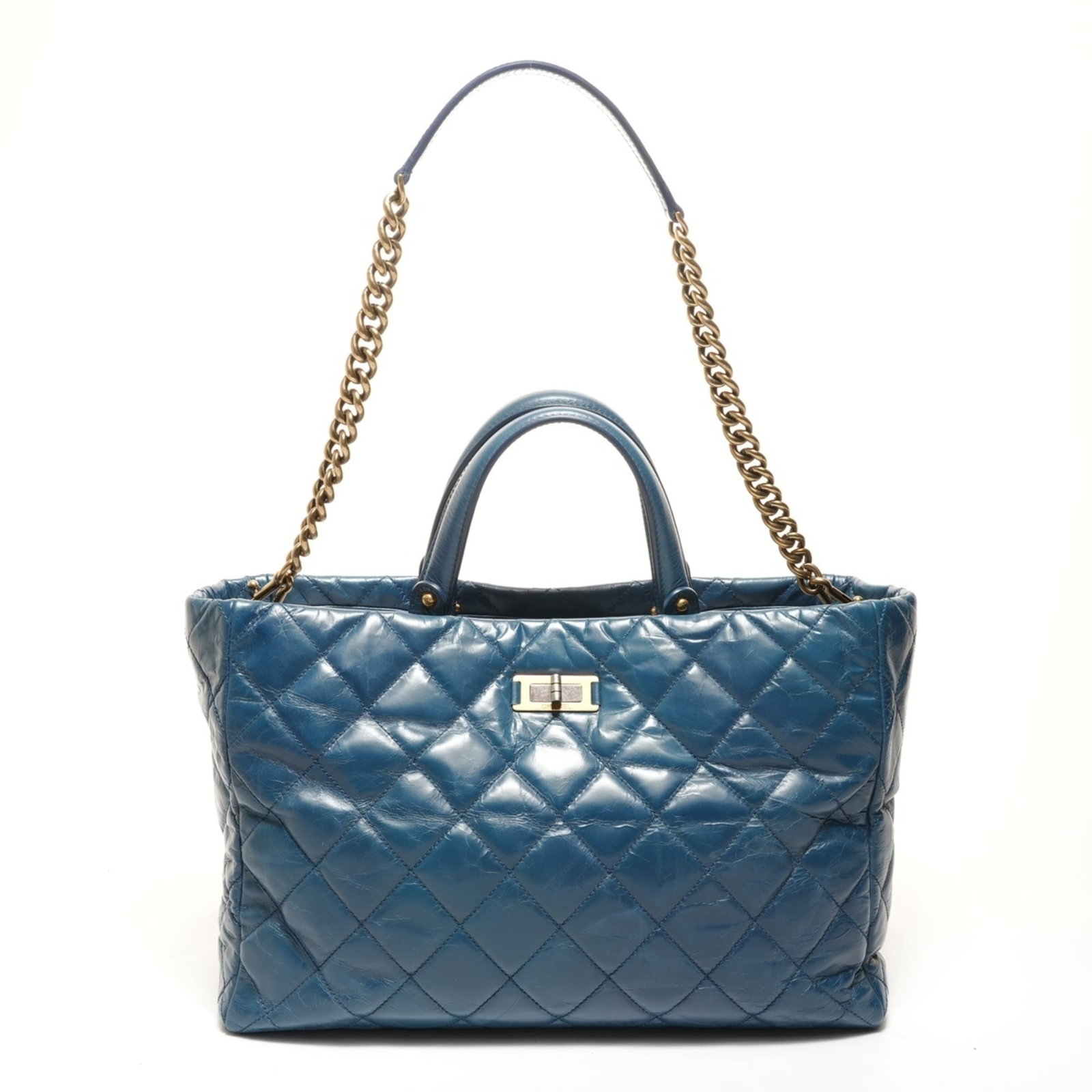 Handbag Chanel: Handbag Chanel Blue Chanel Handbag with Classic Design. This 24cm x 35cm x 12cm handbag features a striking blue color and a timeless design that exudes elegance. Its 72cm strap length and 13cm