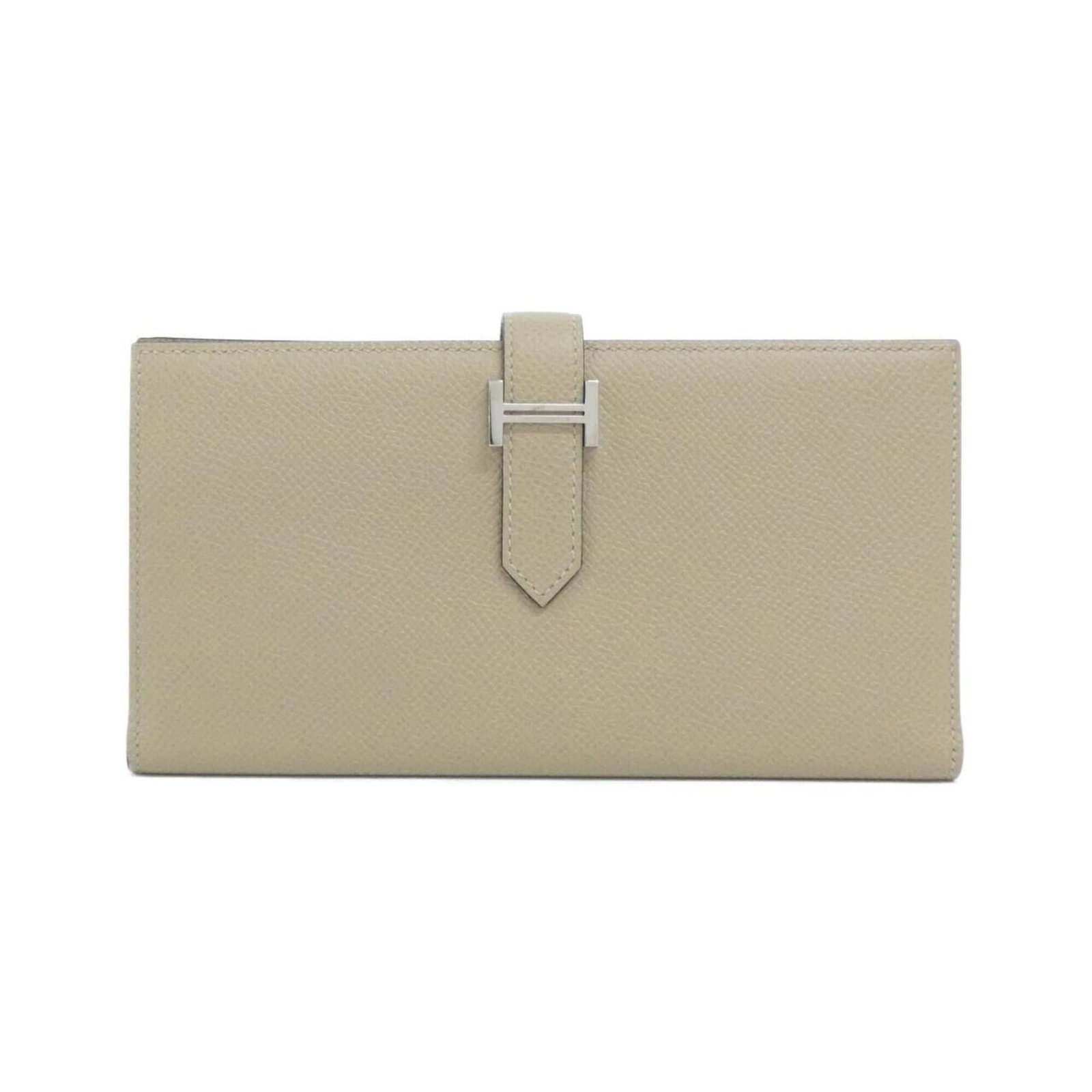 Epsom Leather Bi fold Wallet Hermes: Epsom Leather Bi fold Wallet Hermes Epsom leather bi-fold wallet from Hermes, featuring a classic design with a subtle beige color and precise measurements at 9cm x 18cm x 1.5cm. This long wallet is
