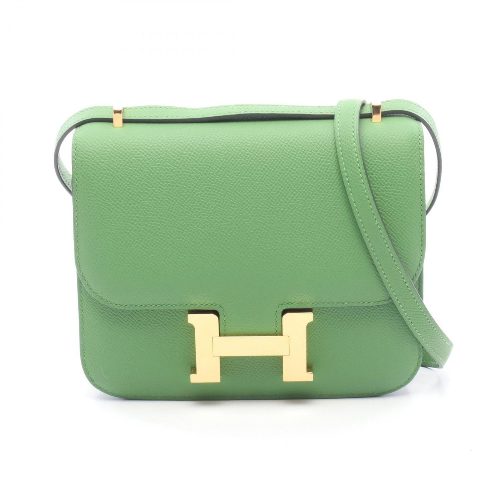 Handbag Epsom Leather Shoulder Hermes: Handbag Epsom Leather Shoulder Hermes Epsom leather shoulder bag from Hermes, featuring a vibrant green color and gold hardware, measures 15cm x 18cm x 3cm. This stylish handbag boasts a classic