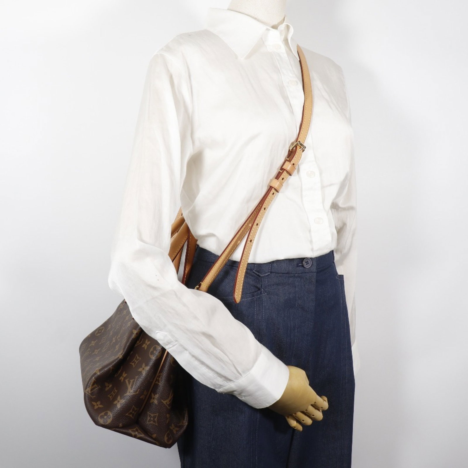 Louis Vuitton Monogram Handbag - 12