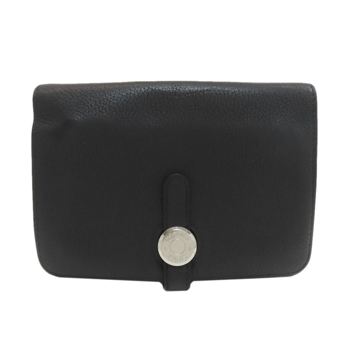 Hermes Dogon Compact Silverhardware Coin Purse Togo: Hermes Dogon Compact Silverhardware Coin Purse Togo Togo leather provides a sophisticated black exterior for this compact silver hardware coin purse from Hermes. The coin purse's sleek design and unde