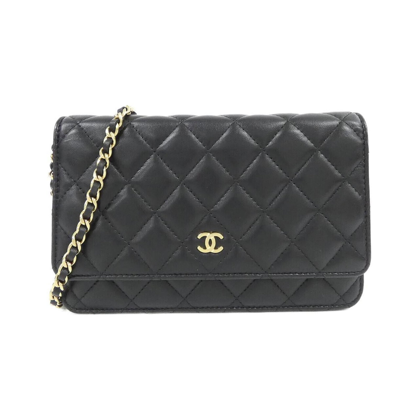 Chain shoulder leather wallet: Chain shoulder leather wallet Chain shoulder leather wallet in black lambskin features a sleek design with a 12cm x 19cm x 4cm size. The wallet's chain shoulder strap adds a stylish touch, making it