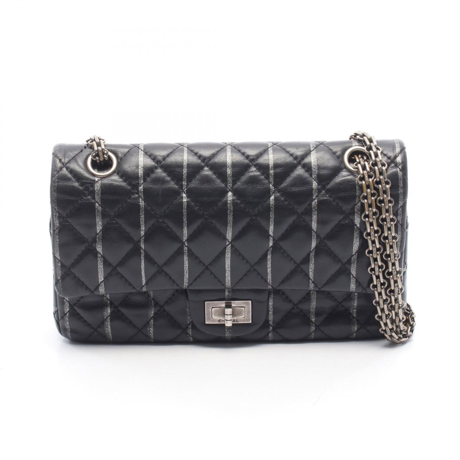 Shoulder Bag Leather Handbag Chanel: Shoulder Bag Leather Handbag Chanel Black leather shoulder bag from Chanel, measuring 14.5cm x 24cm x 8cm. This classic design features high-quality leather construction and a timeless black color. A
