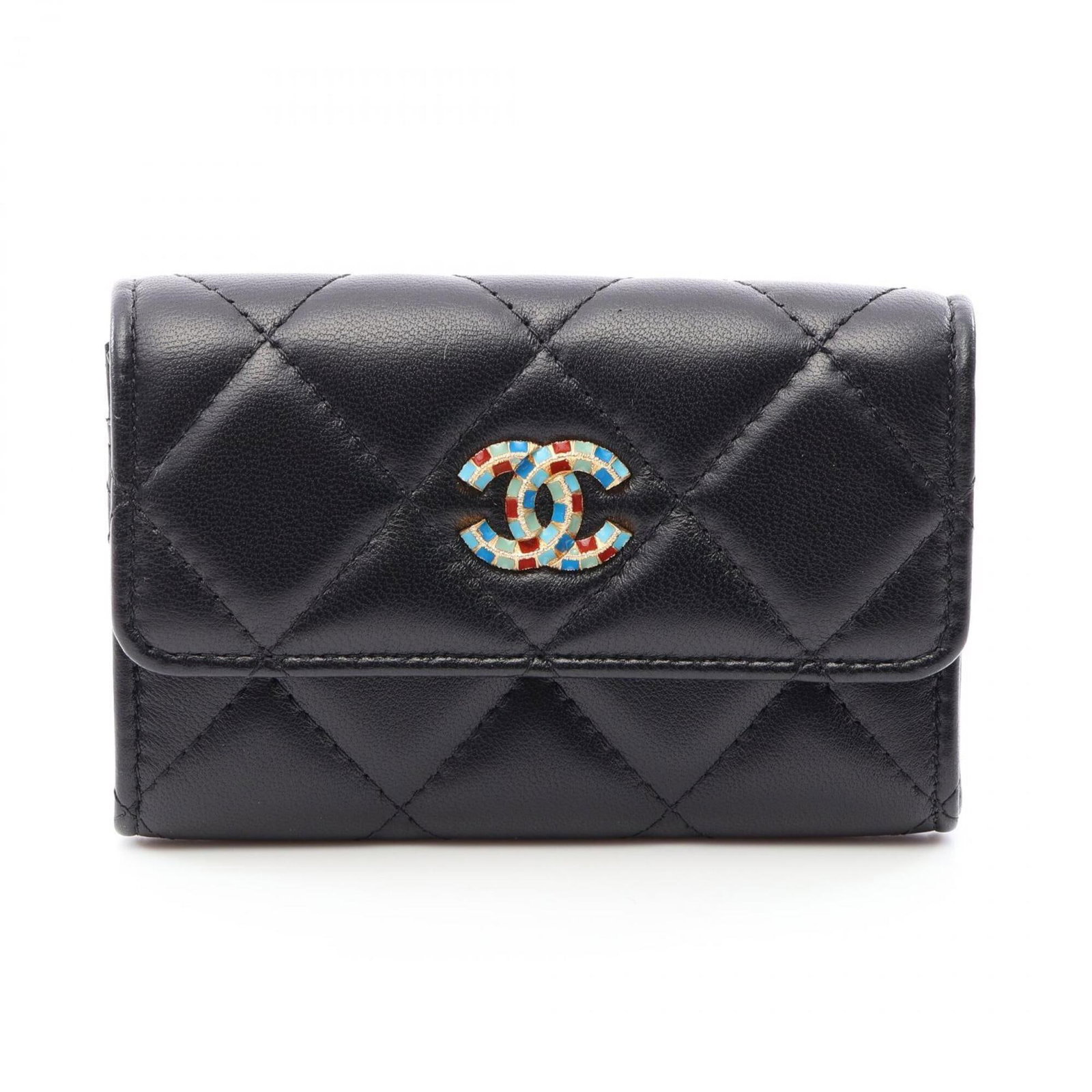 Case Card Chanel Leather: Case Card Chanel Leather Black lambskin case from Chanel, featuring a sleek design and classic style. This compact card case measures 8cm x 11cm x 2cm and is made from high-quality leather. Its