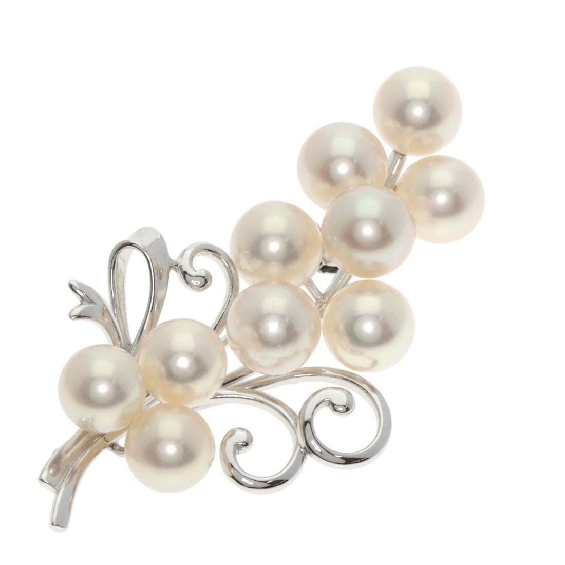 K14 White Gold Pearl Mikimoto Brooch: K14 White Gold Pearl Mikimoto Brooch K14 White Gold Pearl Mikimoto Brooch boasts a striking silver exterior, showcasing the exceptional craftsmanship of Mikimoto's K14 white gold. The intricate detail