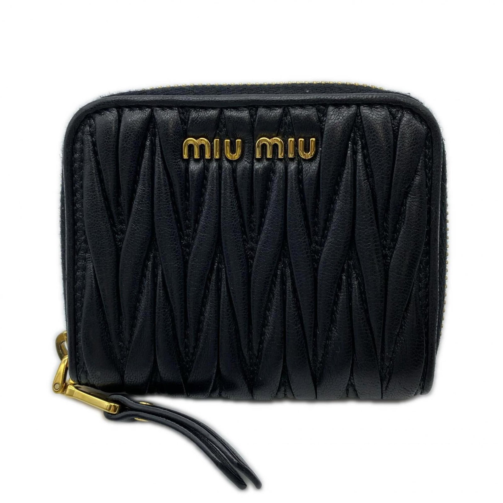 Miu Coin Case Leather: Miu Coin Case Leather Made from luxurious lambskin leather, this sleek Miu Miu coin case boasts a sleek black finish. With its sturdy zipper closure and compact 9cm x 10cm size, it's the perfect
