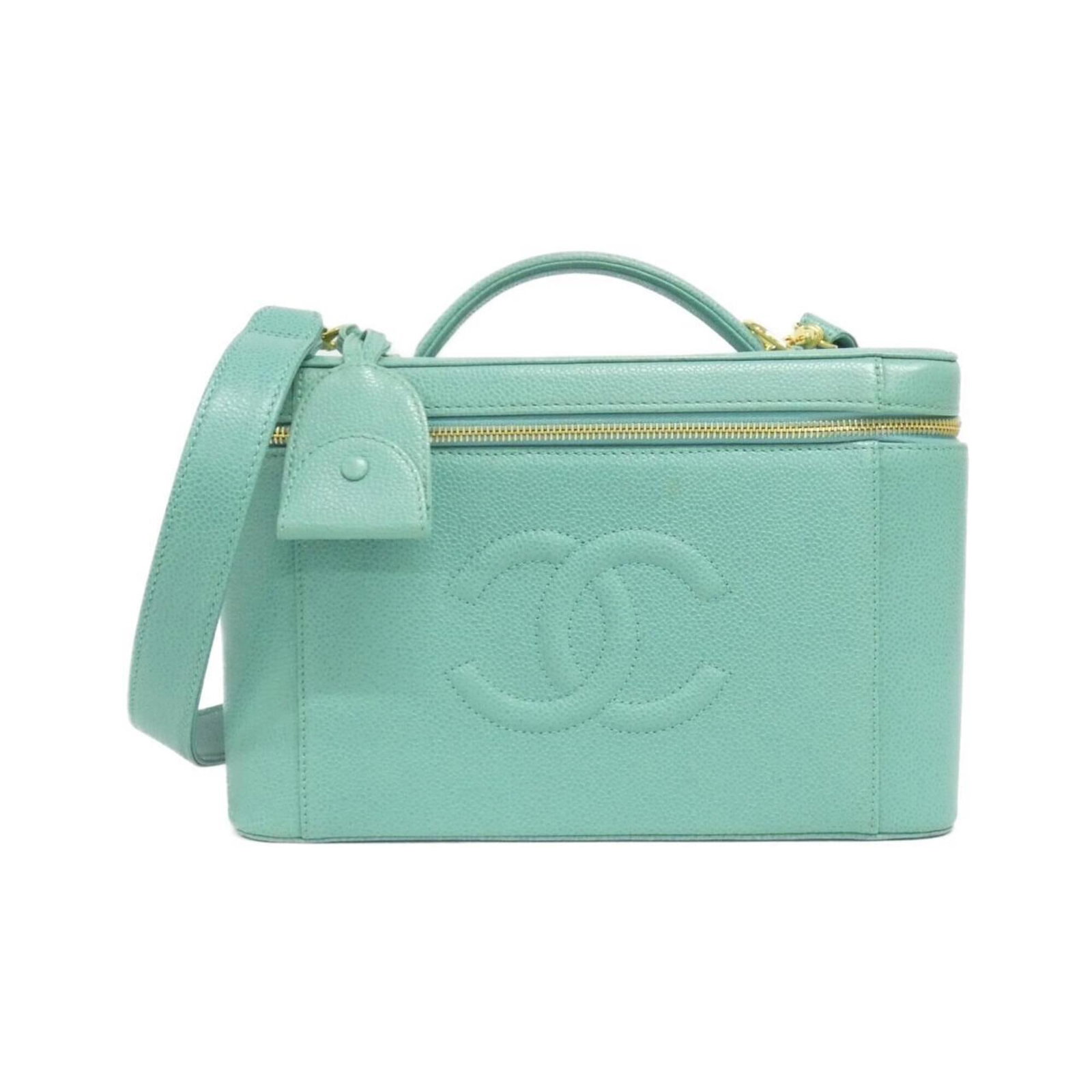 Calfskin Handbag Chanel: Calfskin Handbag Chanel Grained Calfskin Green Handbag from Chanel. This 18cm x 27.5cm x 16cm handbag features a sturdy handle length of 18cm and a strap length of 103cm, making it a practical and