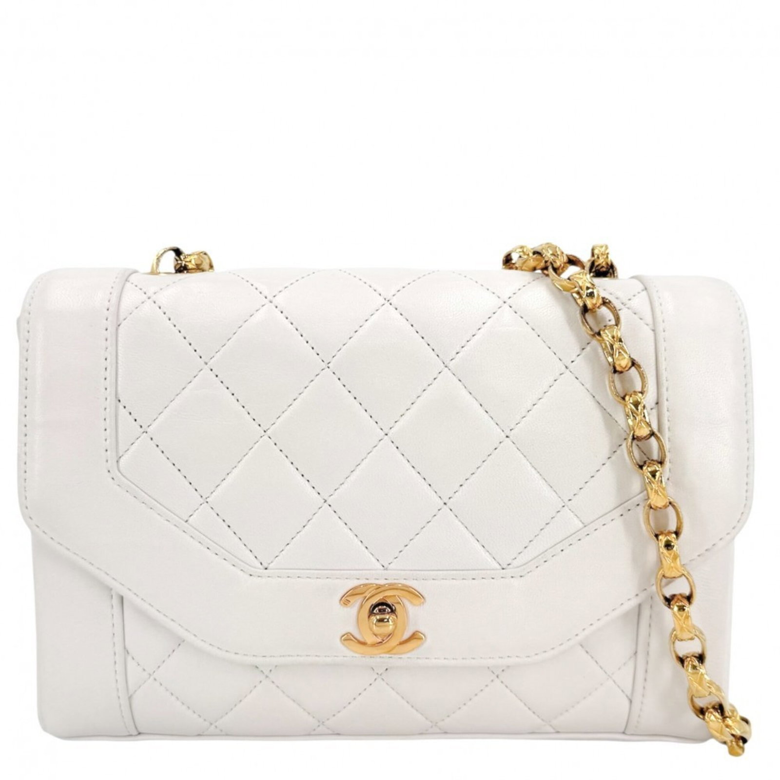 Shoulder Bag Leather Chanel: Shoulder Bag Leather Chanel White leather shoulder bag from Chanel, measuring 14cm x 20cm x 6cm. This classic design features high-quality leather construction, a timeless white color, and a sleek,