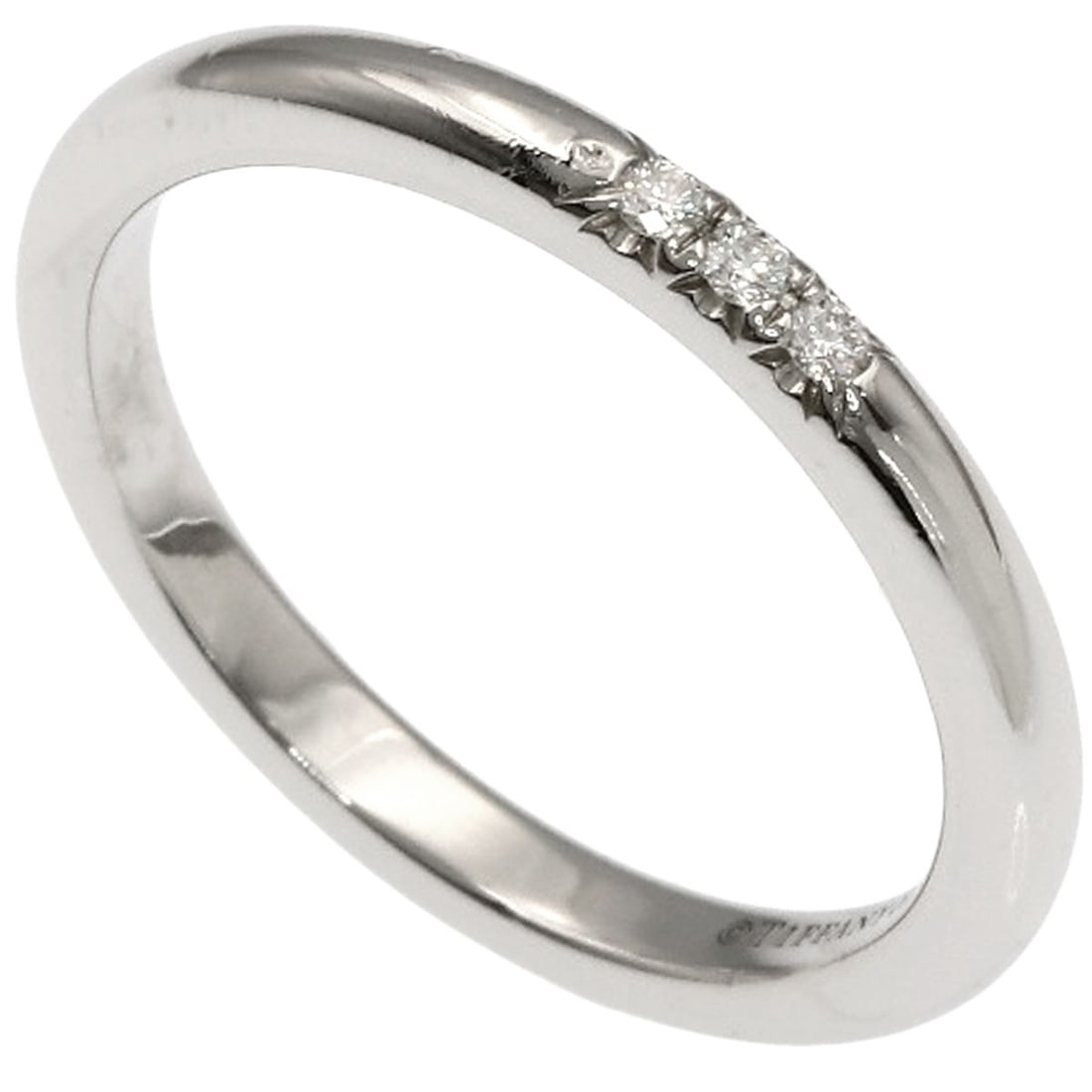 Tiffany&Co. Forever 3P Diamond Ring Platinum Pt950: Tiffany&Co. Forever 3P Diamond Ring Platinum Pt950 Tiffany&Co.'s Forever 3P Diamond Ring in platinum PT950 showcases a stunning silver diamond set against a silver platinum backdrop. This 4(US) ring