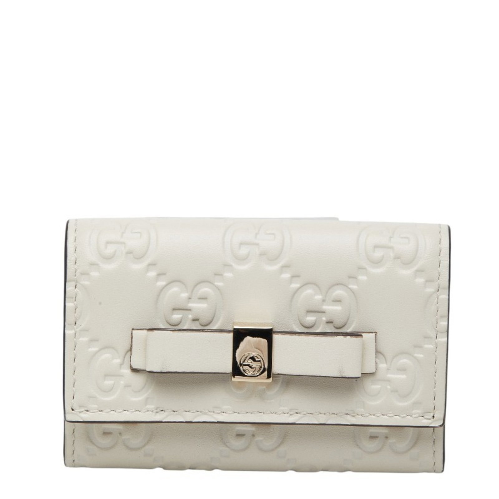 Keycase Leather Gucci: Keycase Leather Gucci This Gucci leather keycase is a sleek and stylish accessory, measuring 7cm x 9.5cm x 2.5cm. Made from high-quality leather, its white color adds a touch of elegance to any