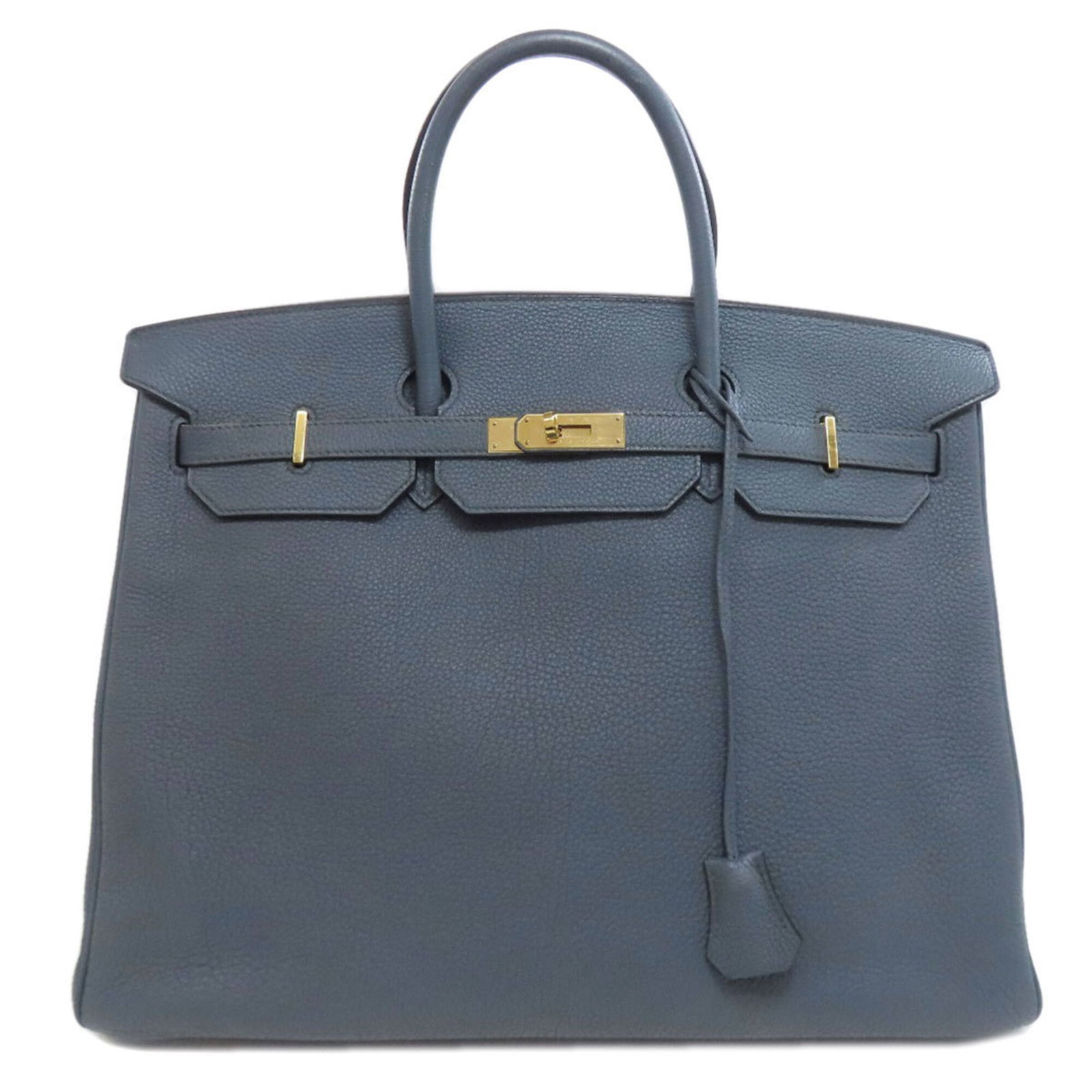 Hermes Handbag Togo Leather: Hermes Handbag Togo Leather Togo leather craftsmanship is showcased in this blue Hermes handbag, featuring a classic design with a 30cm x 40cm x 21cm size. The timeless style of this handbag is a