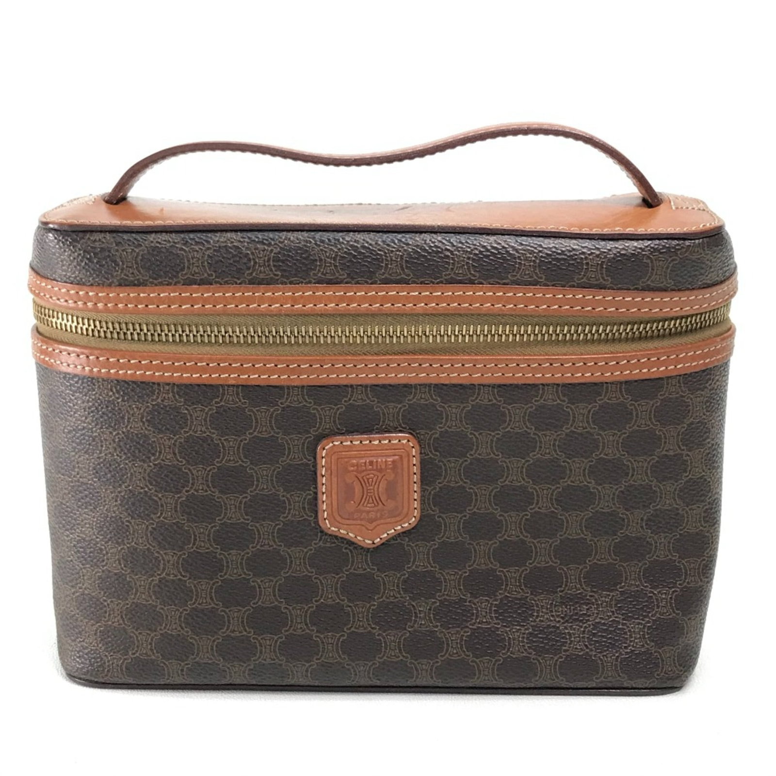 Celine Handbag Leather: Celine Handbag Leather Brown Celine Handbag Leather for Sale. This Celine handbag features high-quality leather construction, with a classic brown color and precise measurements of 21.3cm x 15.5cm x