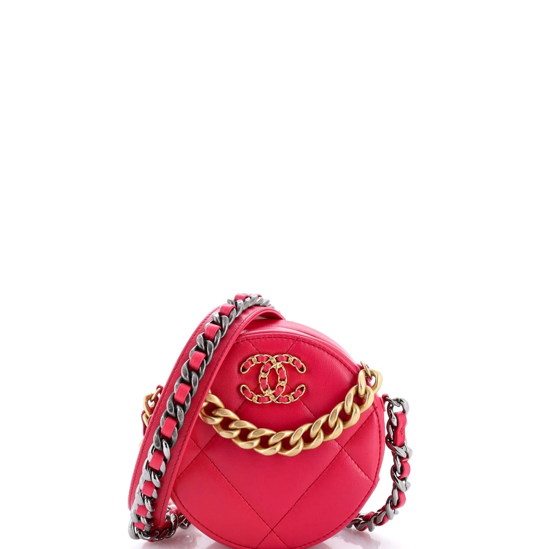 Round Clutch Quilted Leather with Chain 19 Chanel: Round Clutch Quilted Leather with Chain 19 Chanel Pink quilted leather exterior, a classic Chanel design, features a round clutch with chain strap. The exterior shows minor scuffs and creases, while