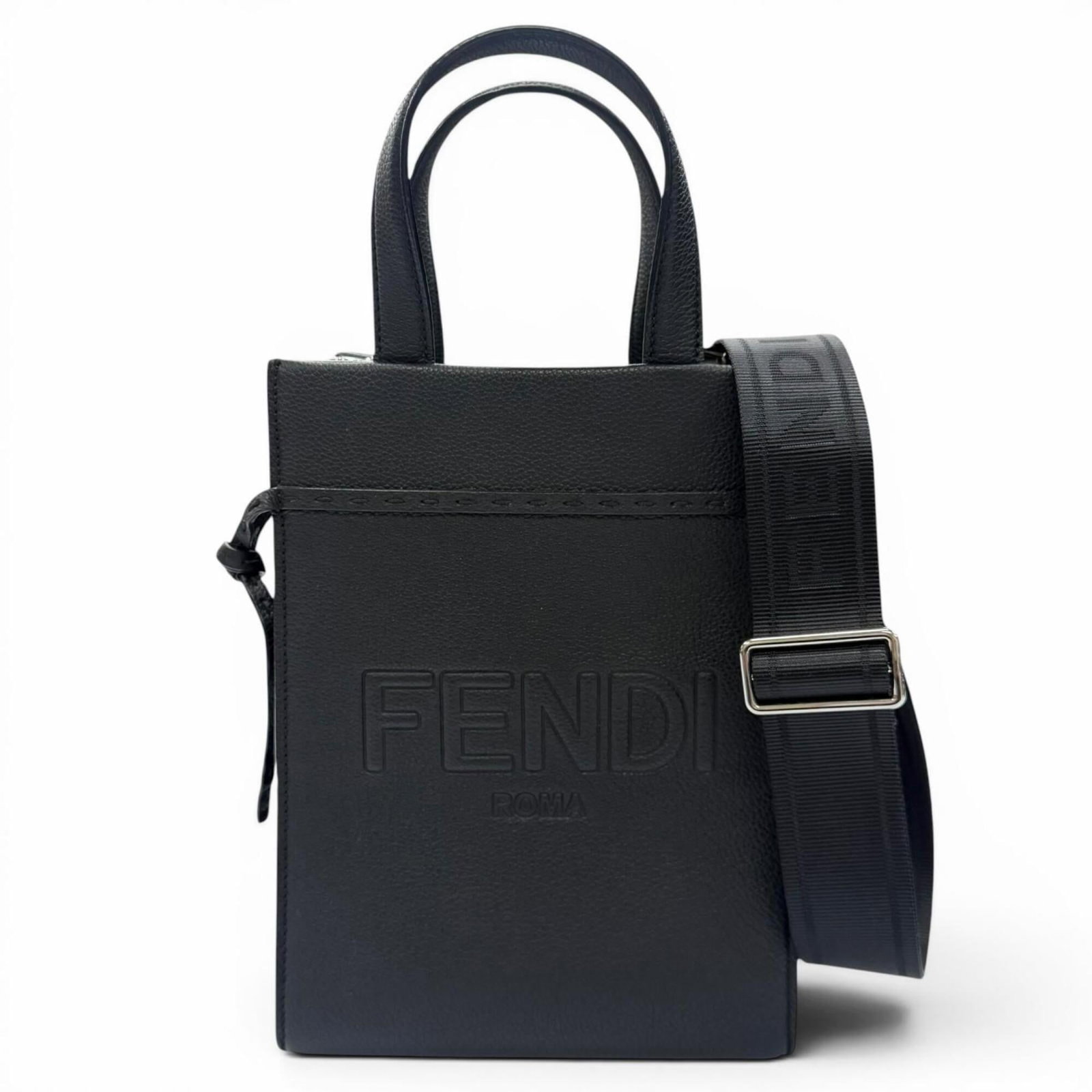 Shoulder Bag Leather Fendi Handbag: Shoulder Bag Leather Fendi Handbag Black leather Fendi shoulder bag with classic design and sleek silhouette. Made from high-quality leather, this stylish handbag measures 24.5cm x 18cm x 8cm. A