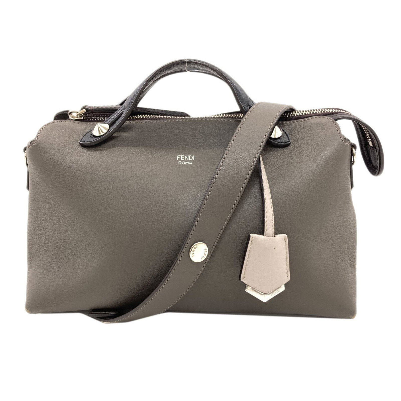 Handbag Leather Fendi: Handbag Leather Fendi Gray Fendi handbag made from high-quality leather, featuring a classic design and timeless style. The bag measures 18cm x 27cm x 12.5cm and is crafted from calfskin leather.
