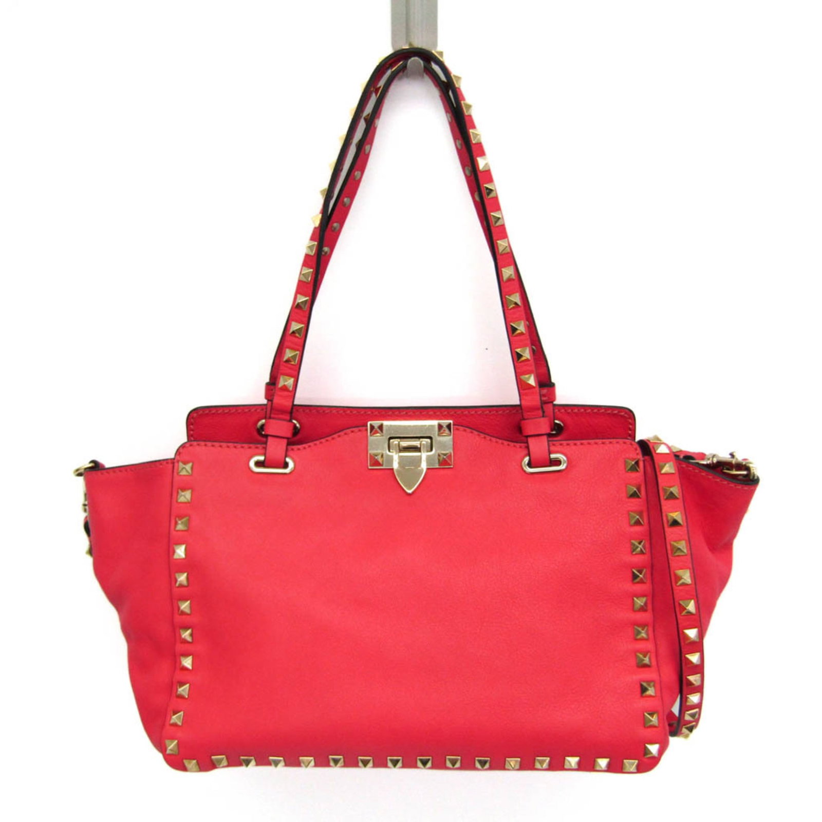 Garavani Valentino Handbag Leather Bag Shoulder: Garavani Valentino Handbag Leather Bag Shoulder Rock studs adorn this sleek Valentino Garavani handbag, adding a touch of edgy sophistication to its classic design. The bag's rich leather material