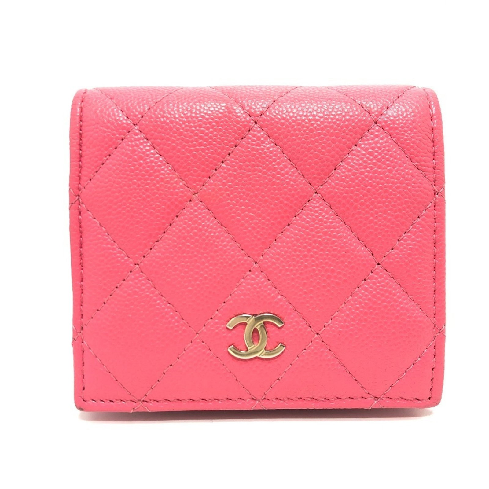 Calfskin Wallet Bi Fold Grained Chanel: Calfskin Wallet Bi Fold Grained Chanel Calfskin wallet with a bi-fold design, crafted from high-quality grained Calfskin, features a classic pink color. This stylish wallet measures 10cm x 10cm x 1.5c