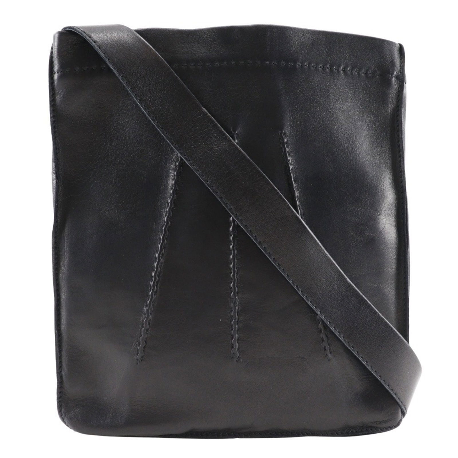 Shoulder Bag Hermes Leather: Shoulder Bag Hermes Leather Calfskin leather construction provides a durable and long-lasting finish, while the sleek black design makes for a versatile and timeless accessory. This shoulder bag featu