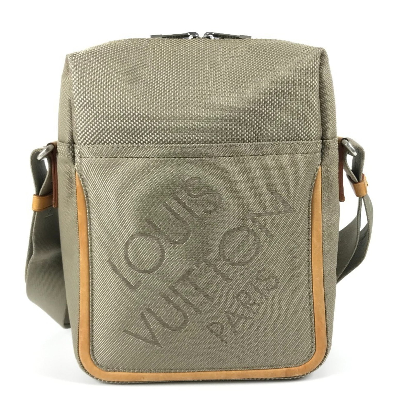 Damier Geant Canvas Pochette Shoulder Bag Louis Vuitton: Damier Geant Canvas Pochette Shoulder Bag Louis Vuitton Damier Geant Canvas Pochette Shoulder Bag Louis Vuitton is a classic shoulder bag featuring the iconic Damier Geant canvas pattern in gray and